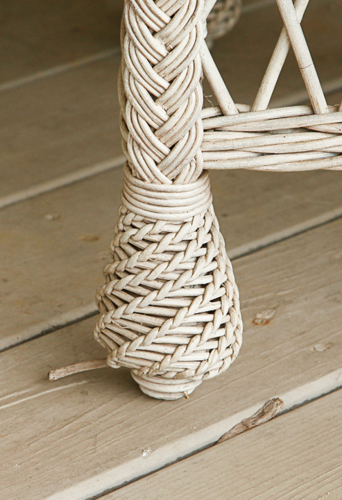 Vintage White Wicker Patio Furniture Set