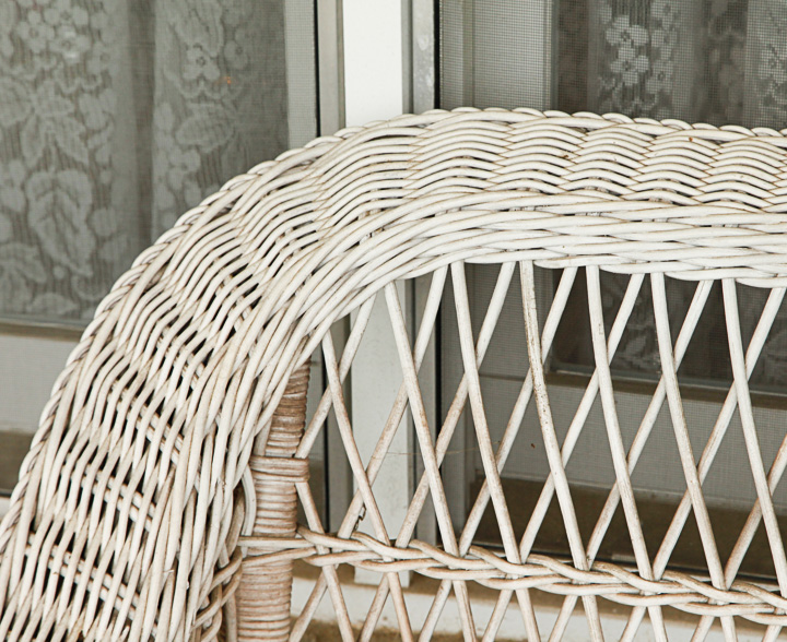 Vintage White Wicker Patio Furniture Set