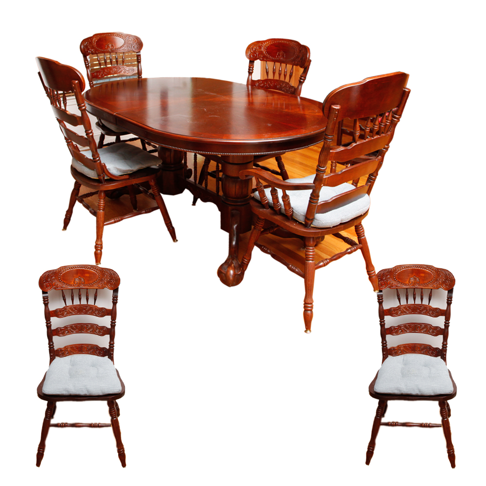 Vintage Queen Anne Style Dining Table with Chairs
