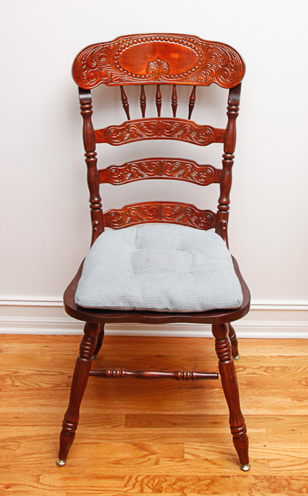 Vintage Queen Anne Style Dining Table with Chairs