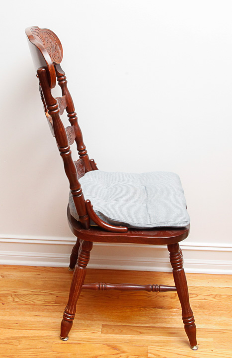 Vintage Queen Anne Style Dining Table with Chairs