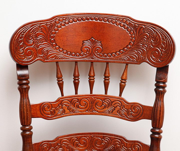 Vintage Queen Anne Style Dining Table with Chairs