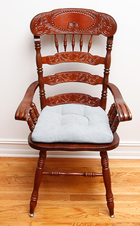 Vintage Queen Anne Style Dining Table with Chairs