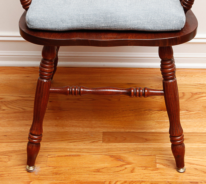 Vintage Queen Anne Style Dining Table with Chairs