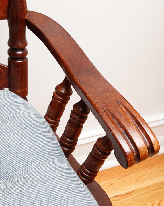 Vintage Queen Anne Style Dining Table with Chairs