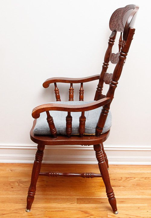 Vintage Queen Anne Style Dining Table with Chairs