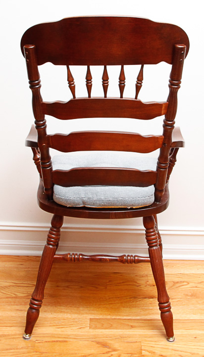 Vintage Queen Anne Style Dining Table with Chairs