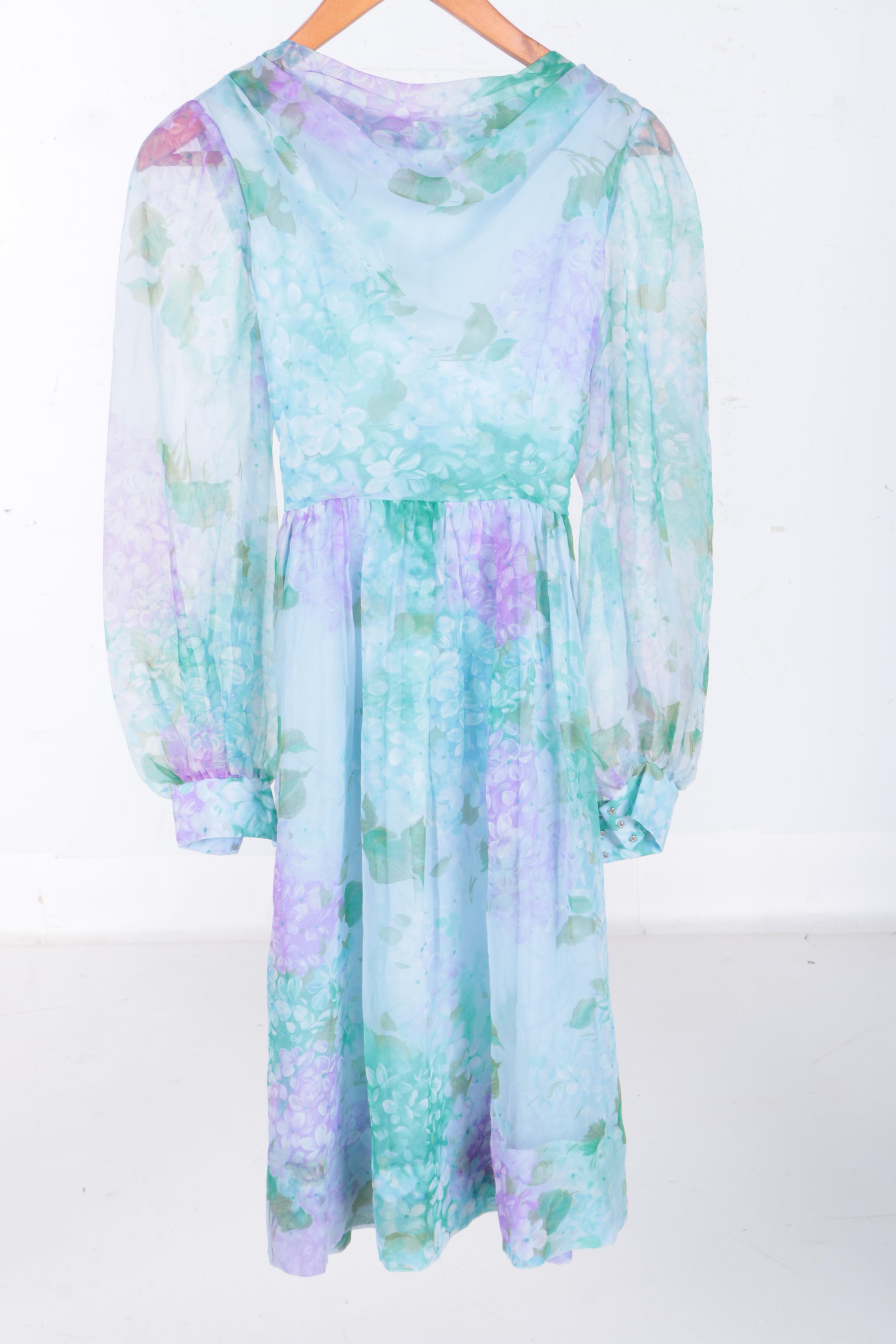 Women's Vintage 1970s Floral Dresses