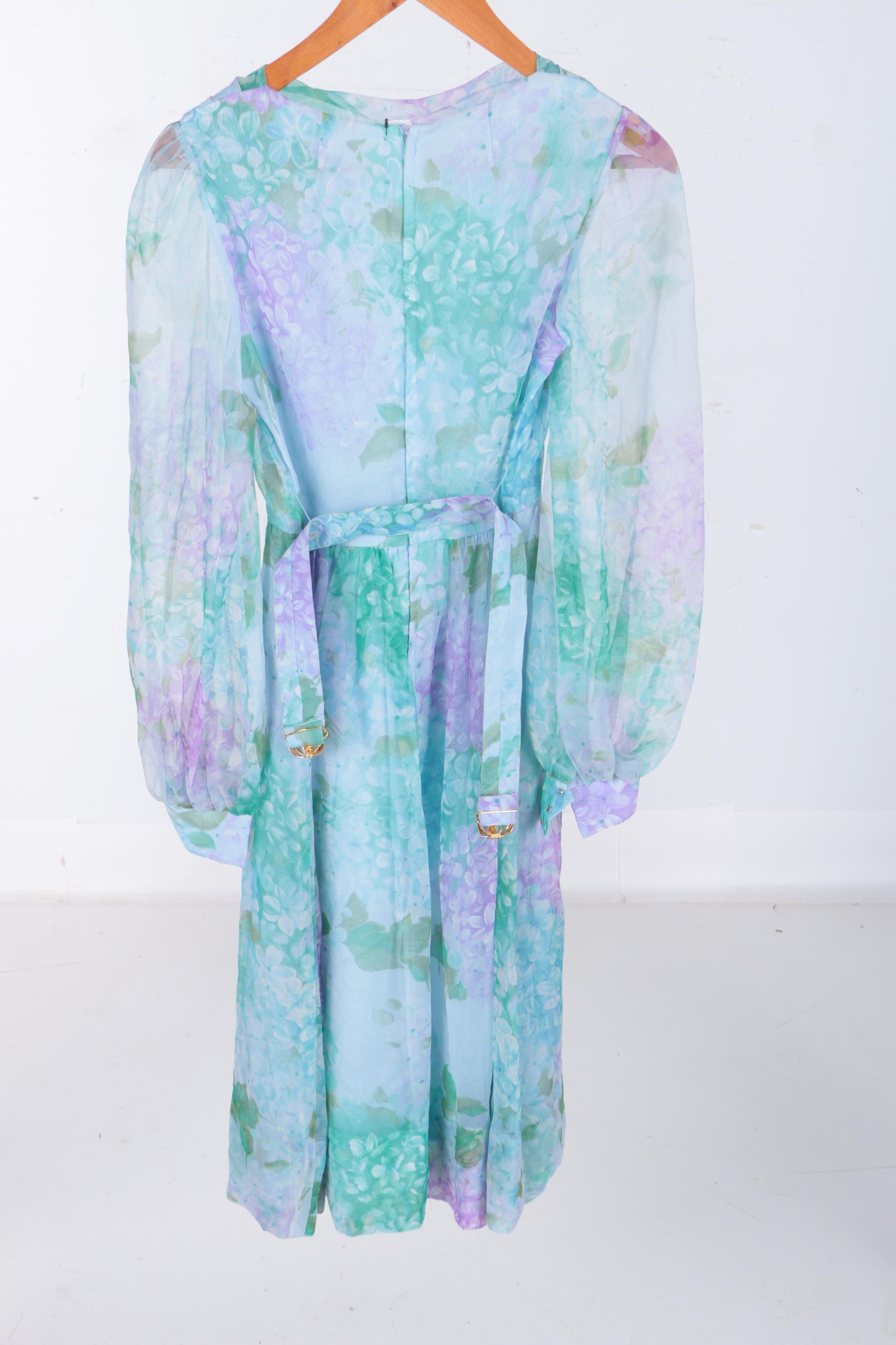 Women's Vintage 1970s Floral Dresses