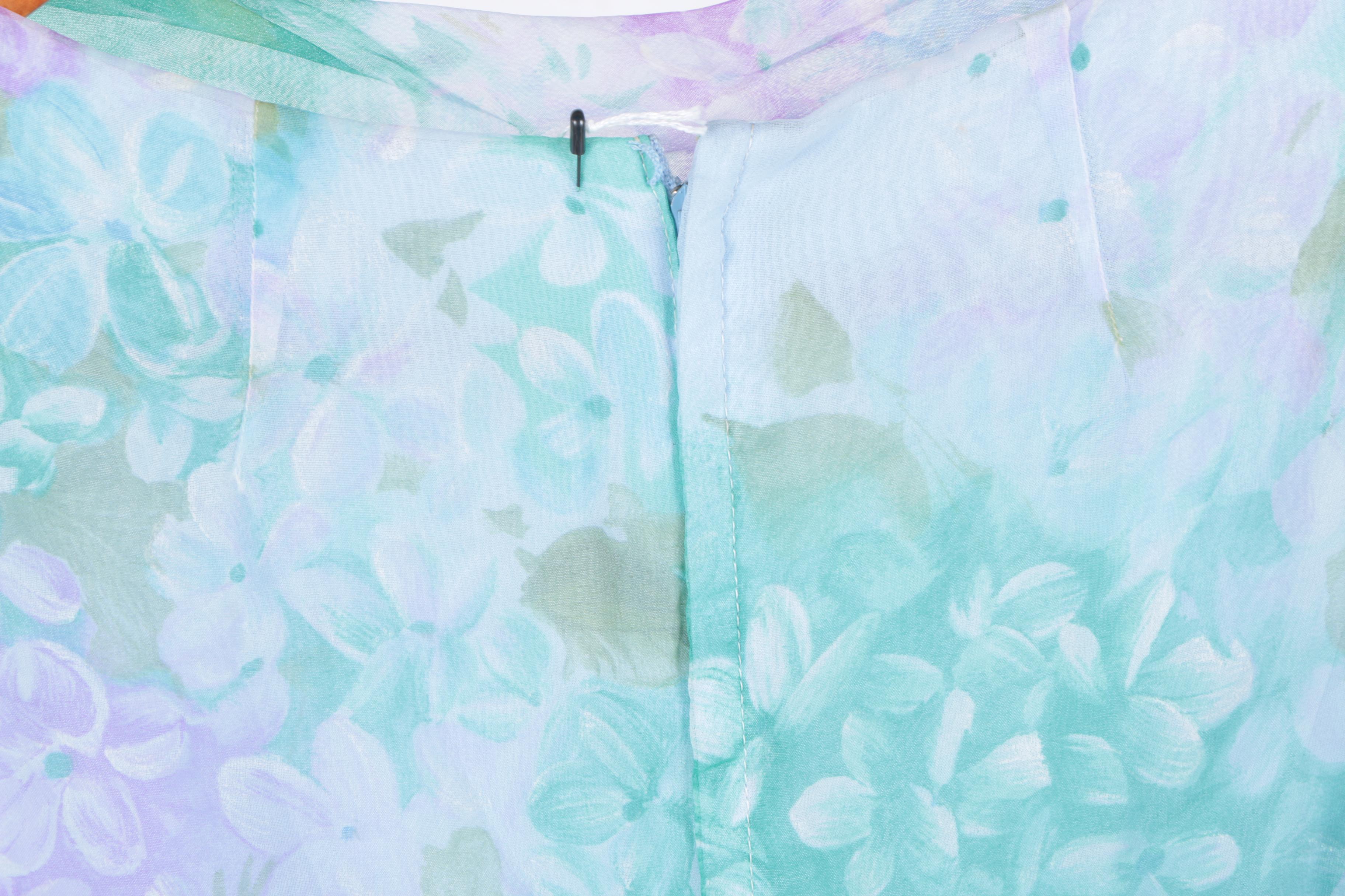 Women's Vintage 1970s Floral Dresses