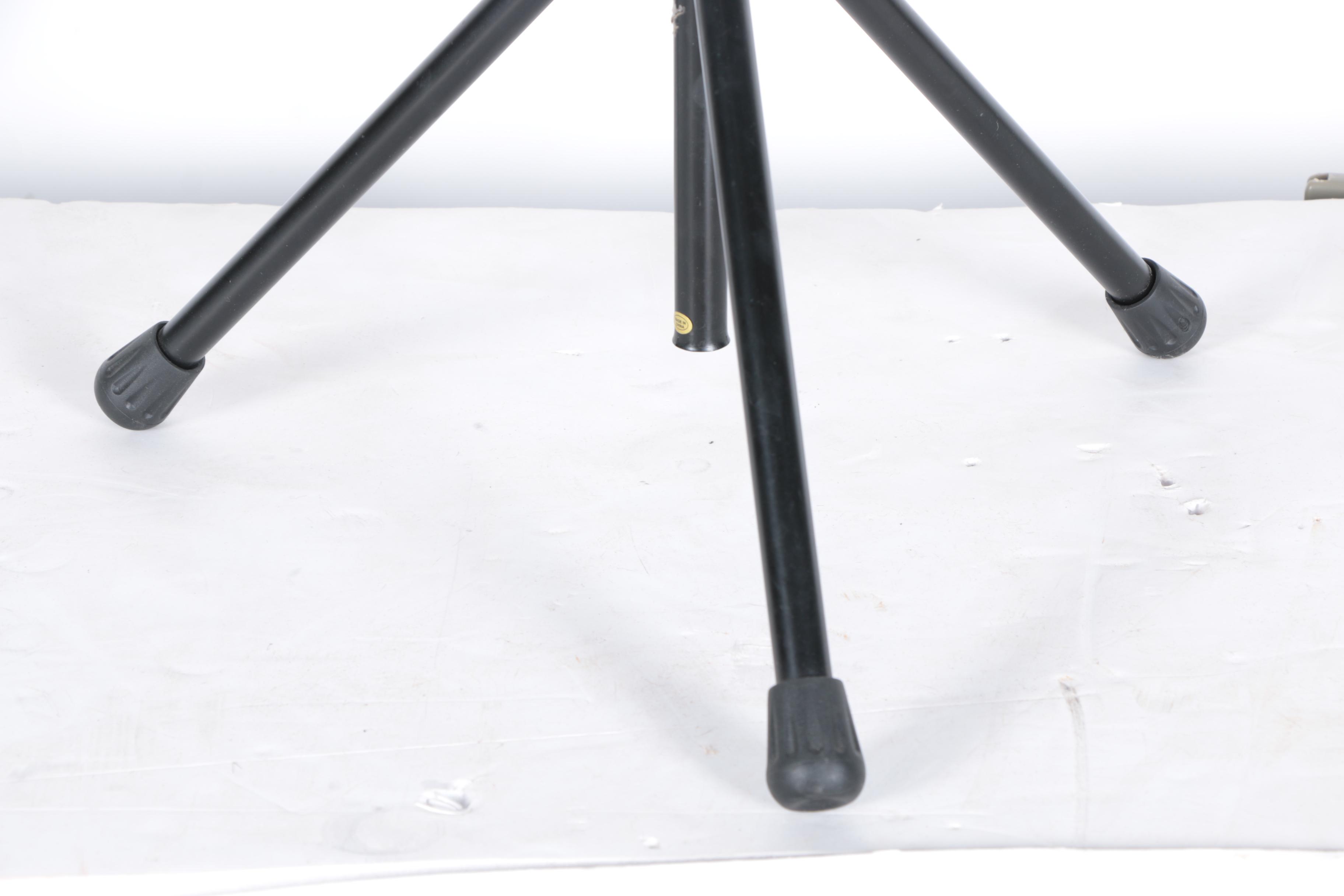 Peavey PVi 100 Microphone, Stand and Accessories
