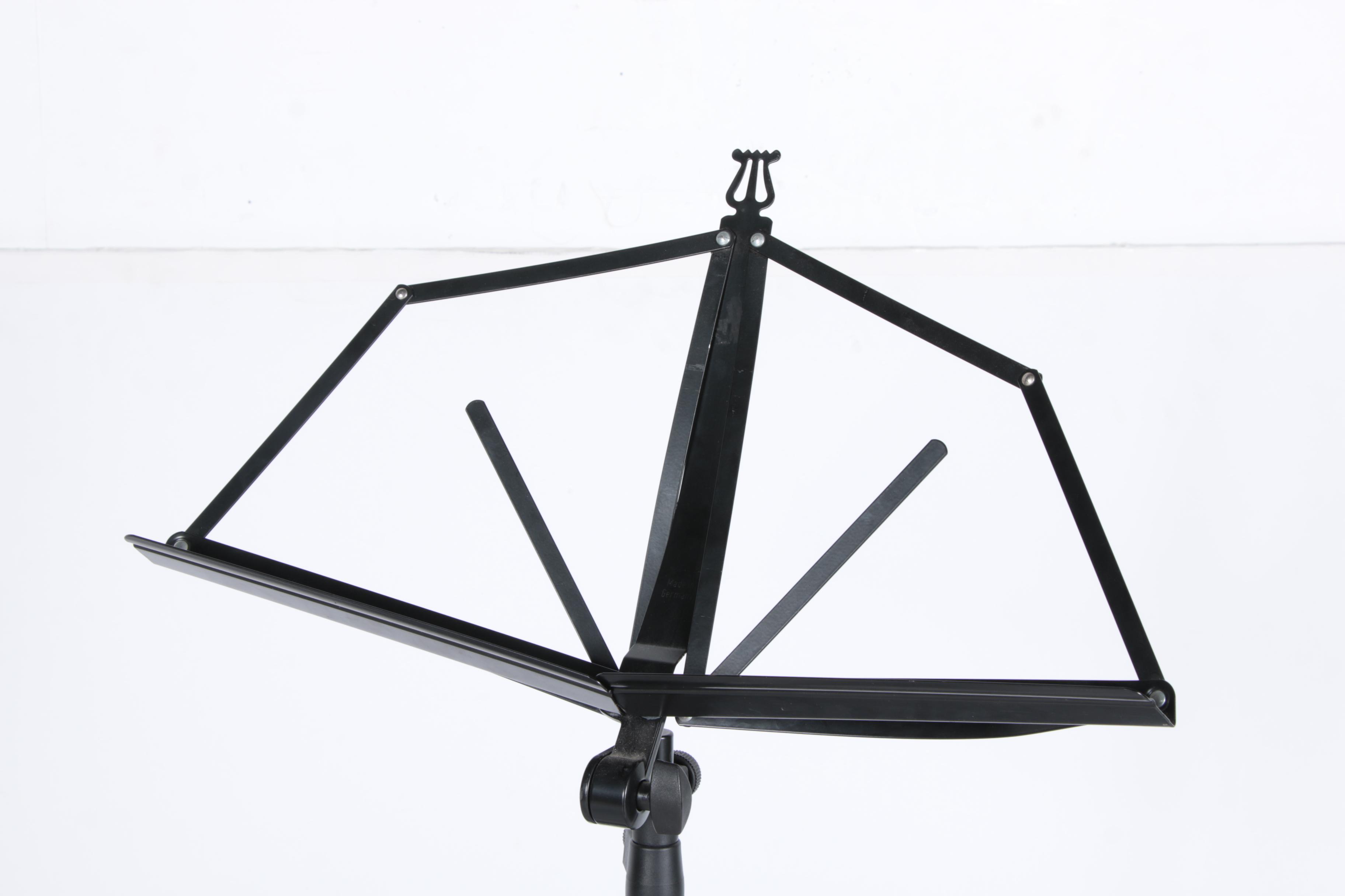 Peavey PVi 100 Microphone, Stand and Accessories