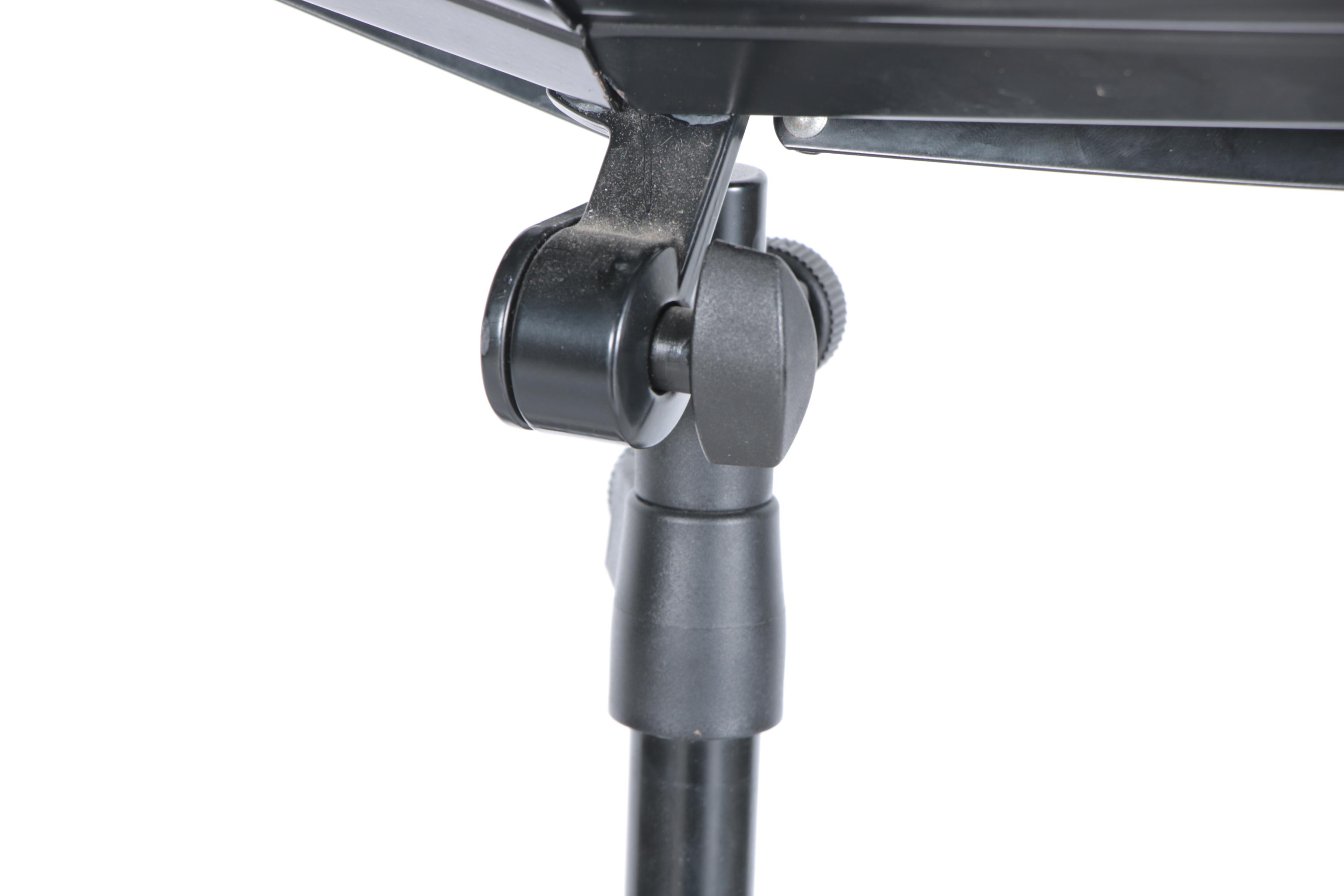 Peavey PVi 100 Microphone, Stand and Accessories