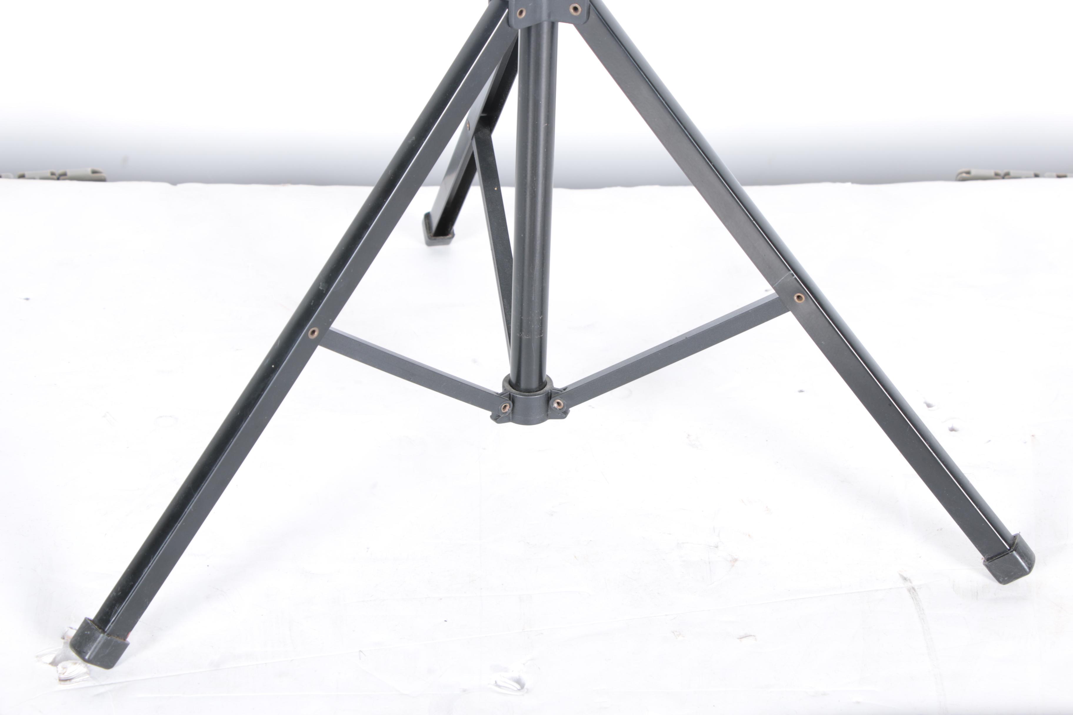 Peavey PVi 100 Microphone, Stand and Accessories