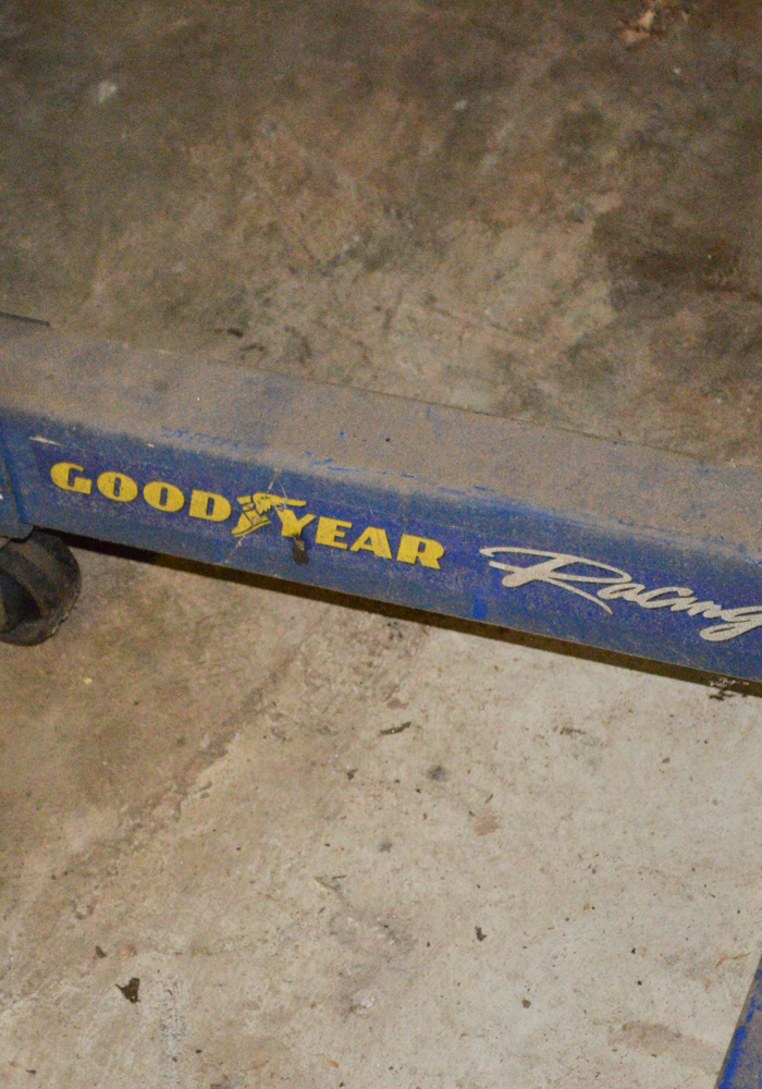 2.9 Liter V6 Ford Electronic Fuel Injection Engine and Stand