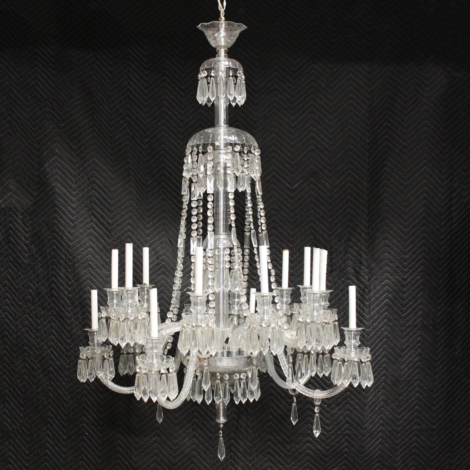 Traditional Style Crystal Chandelier