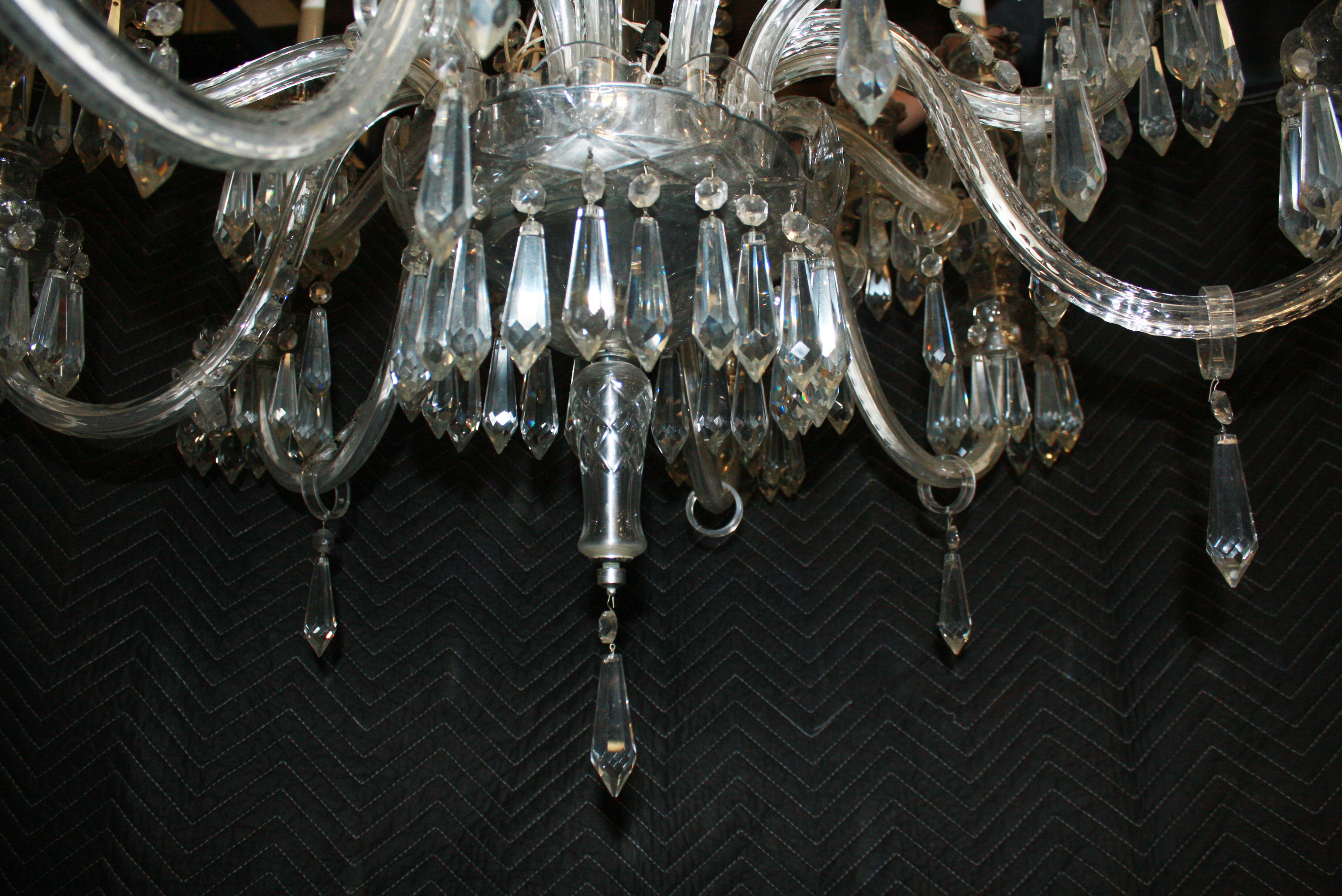 Traditional Style Crystal Chandelier