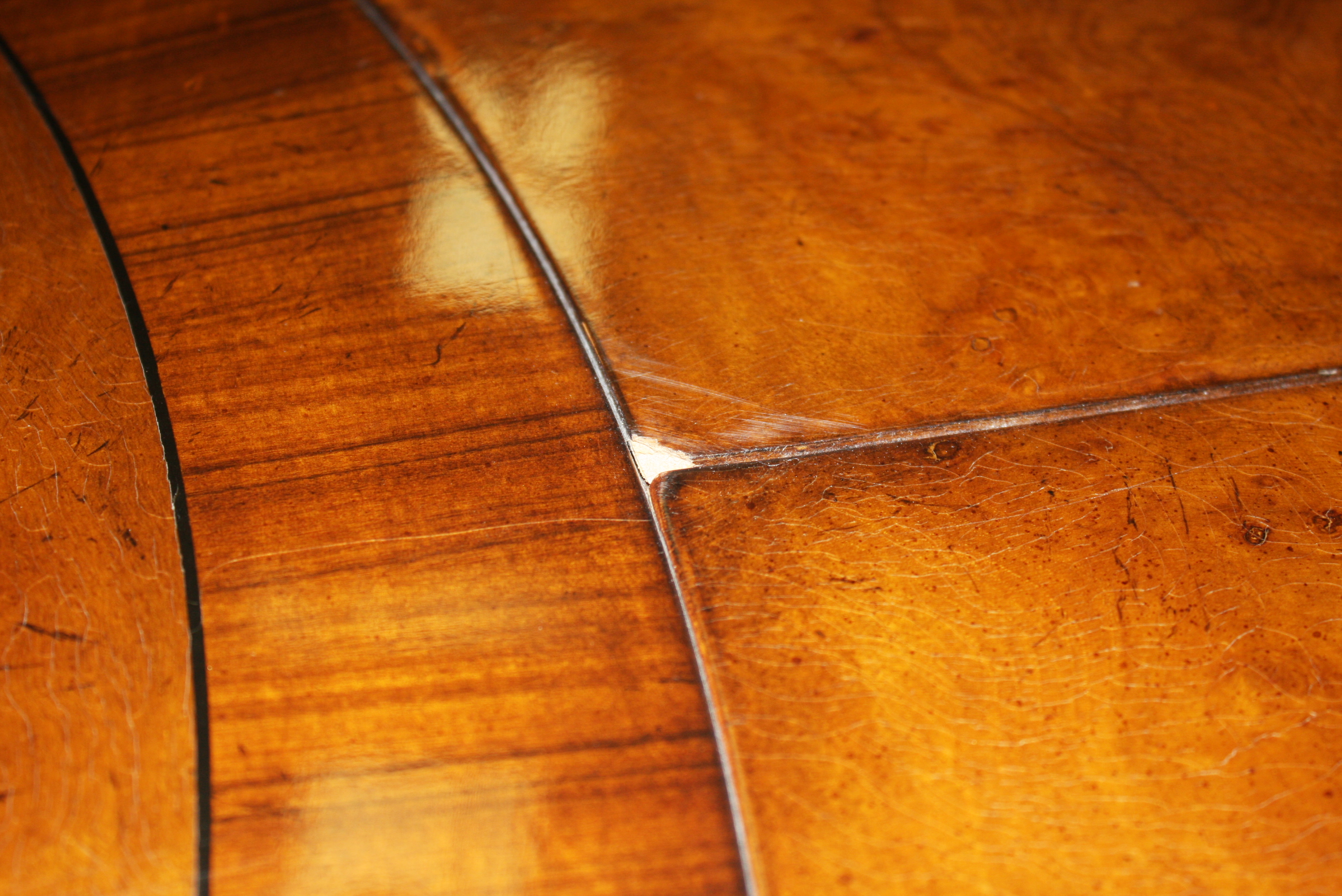 Round Pedestal Dining Table