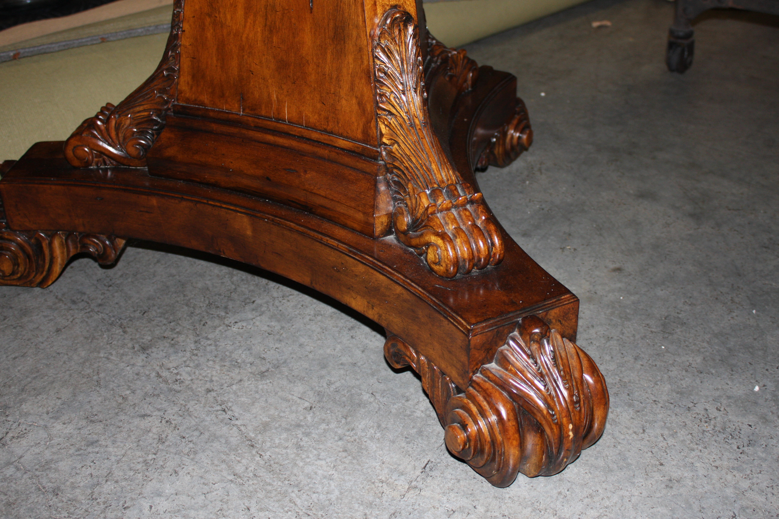 Round Pedestal Dining Table