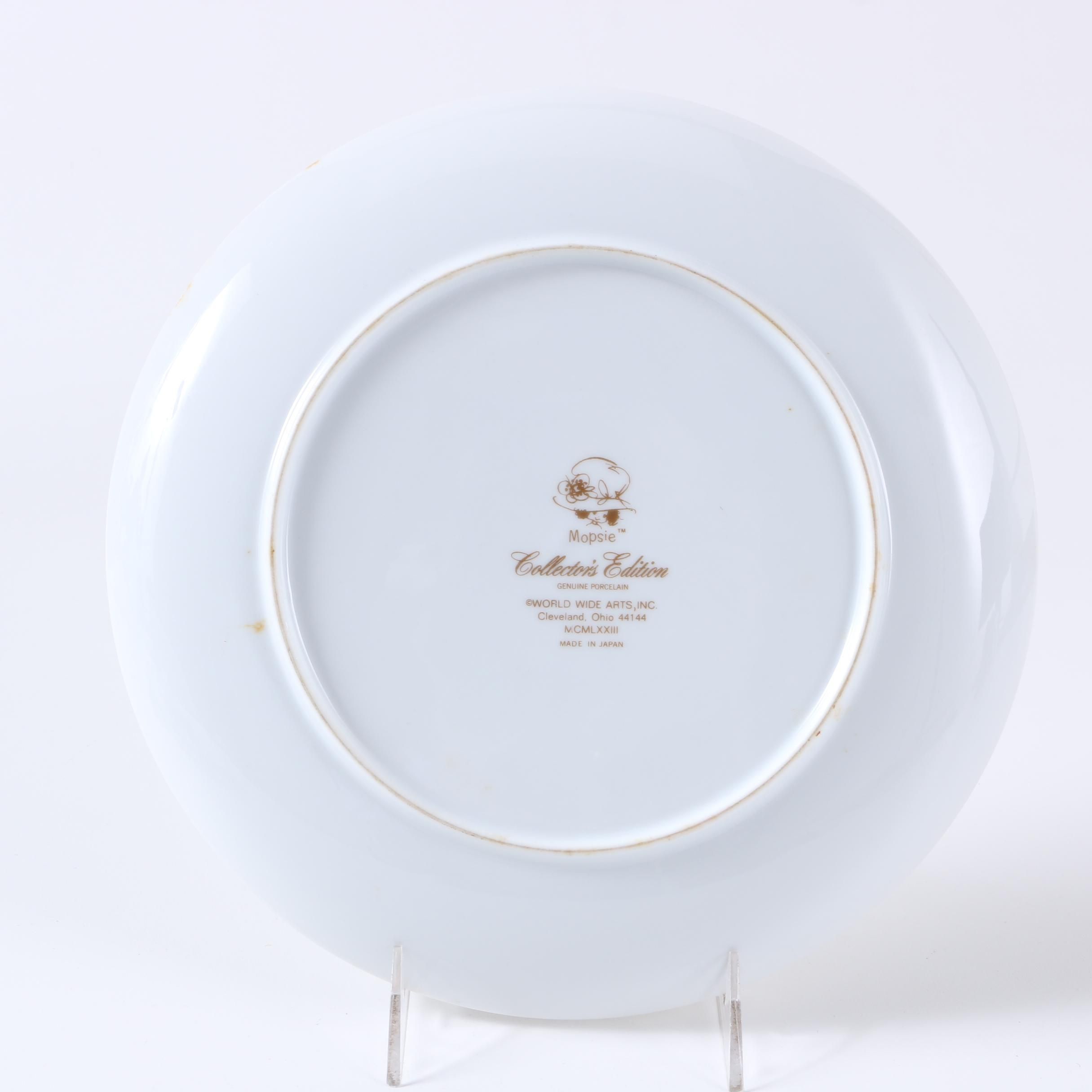 Pair of Japanese Porcelain Dishes