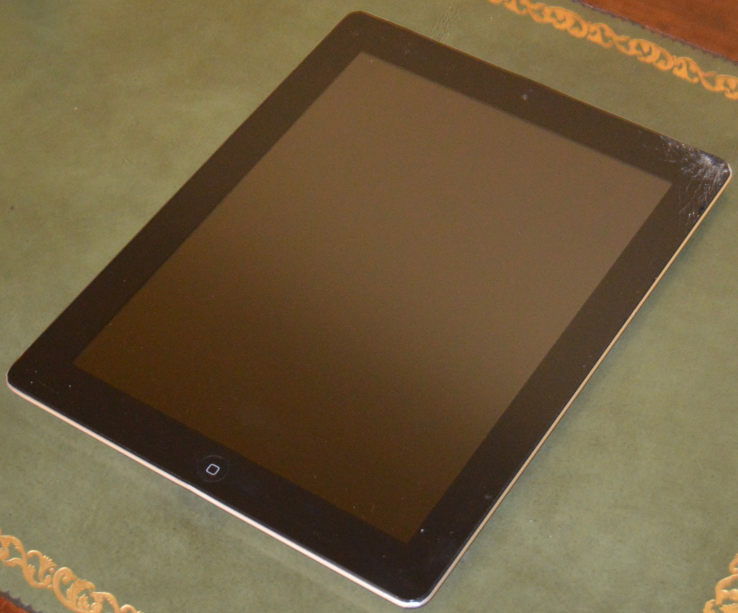 Apple iPad 2 Tablet with Vera Bradley Protective Case