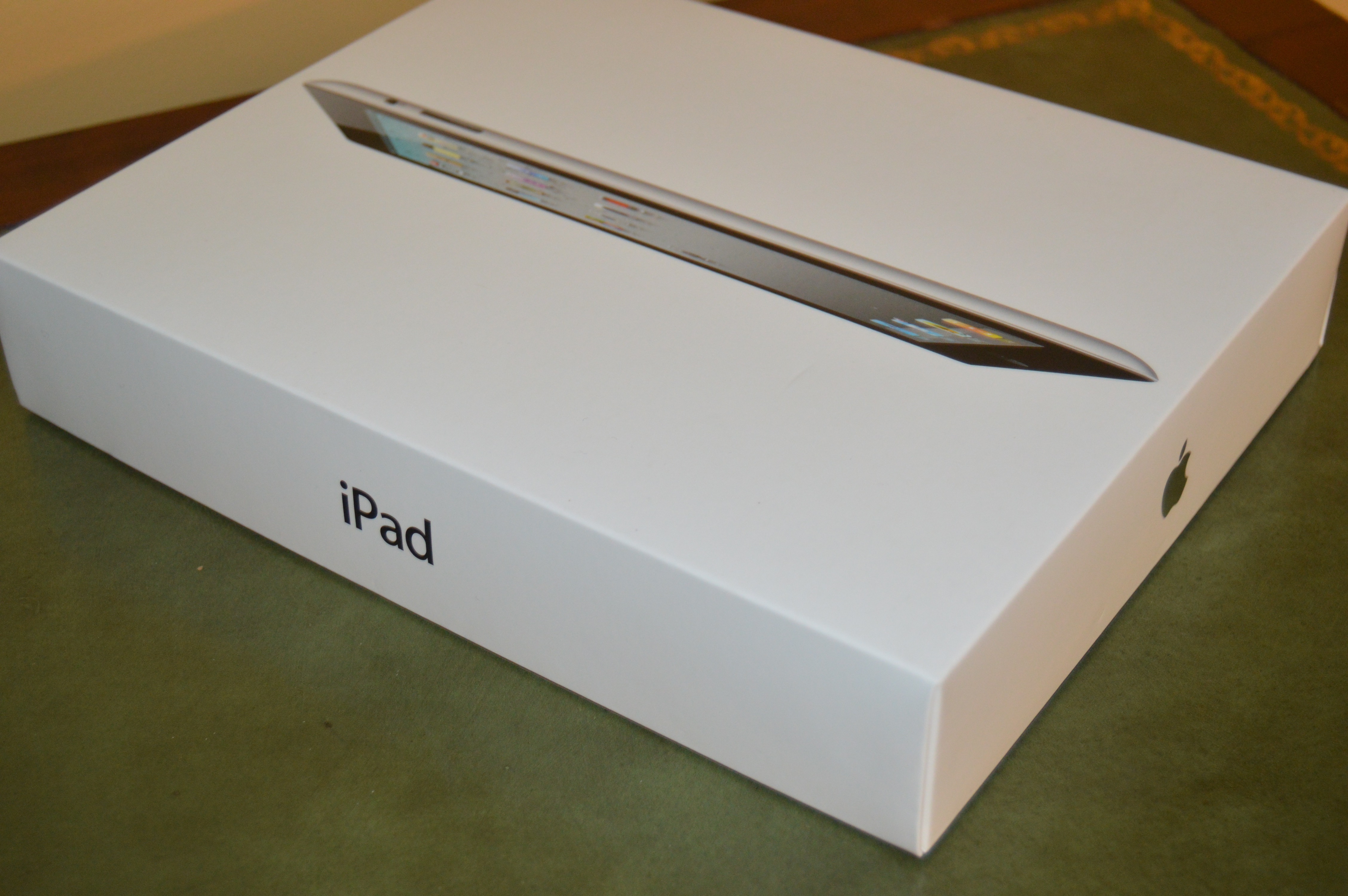 Apple iPad 2 Tablet with Protective Case