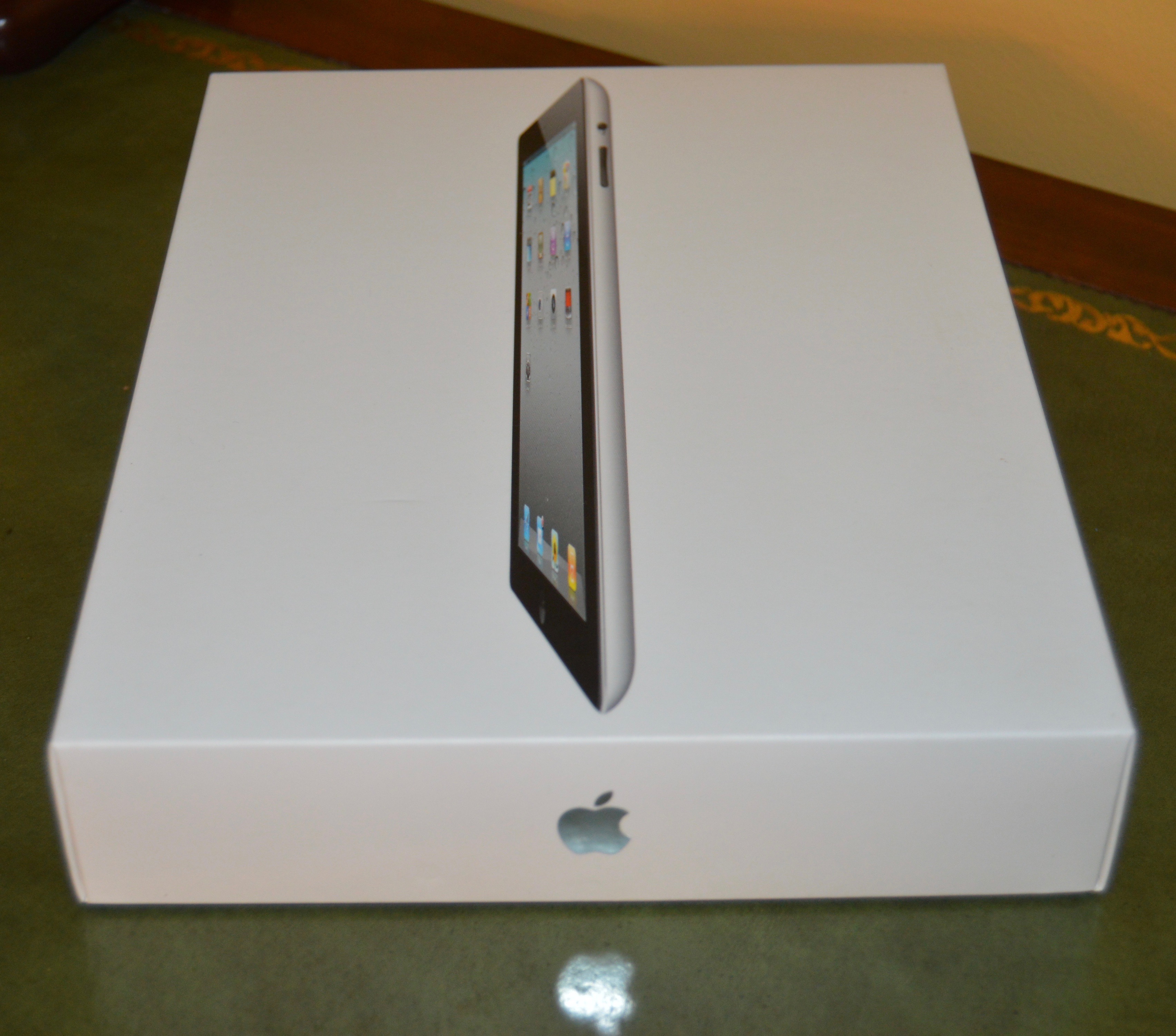 Apple iPad 2 Tablet with Protective Case