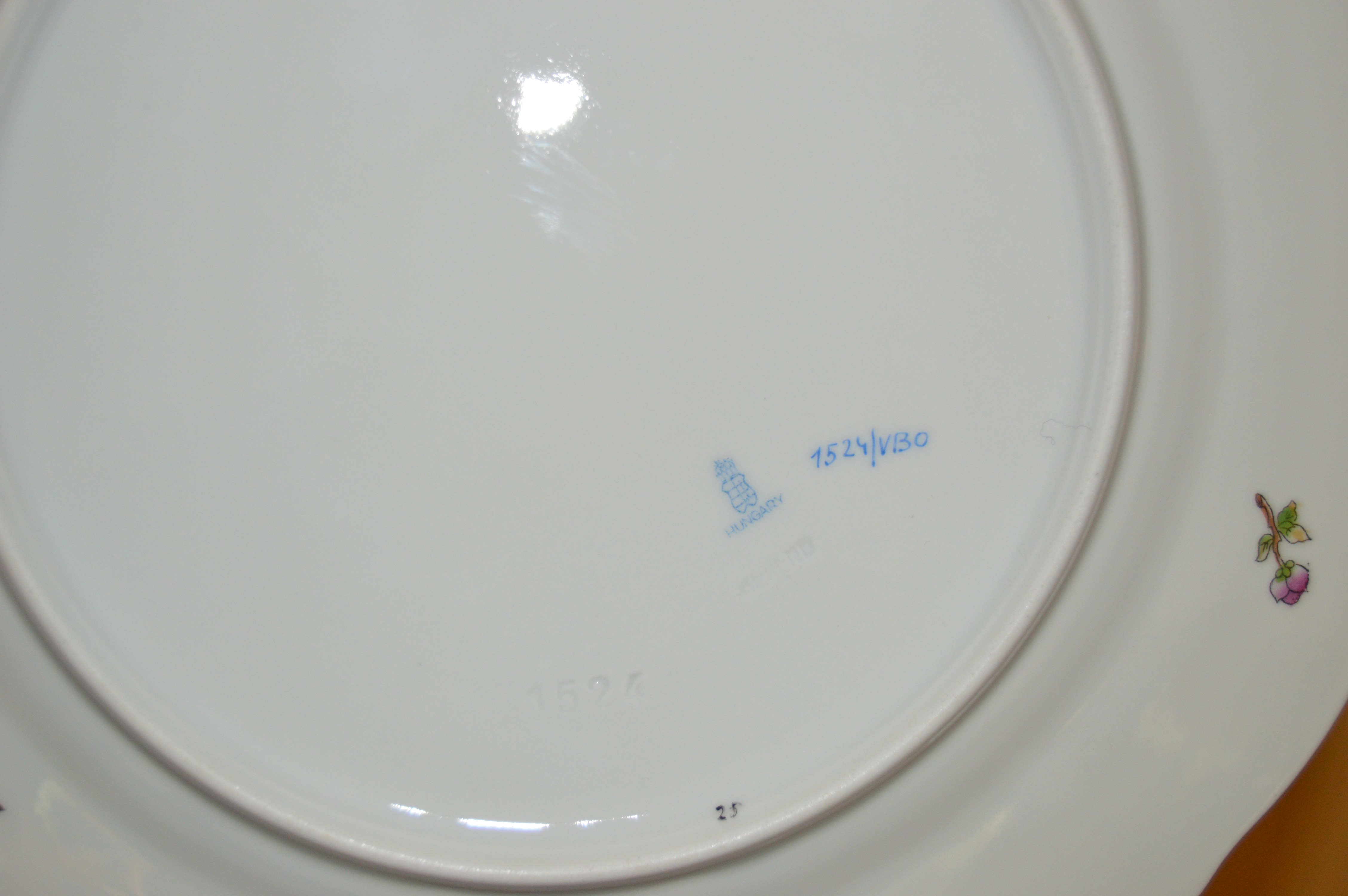 Herend "Queen Victoria" Hand-Painted Dinner Plates