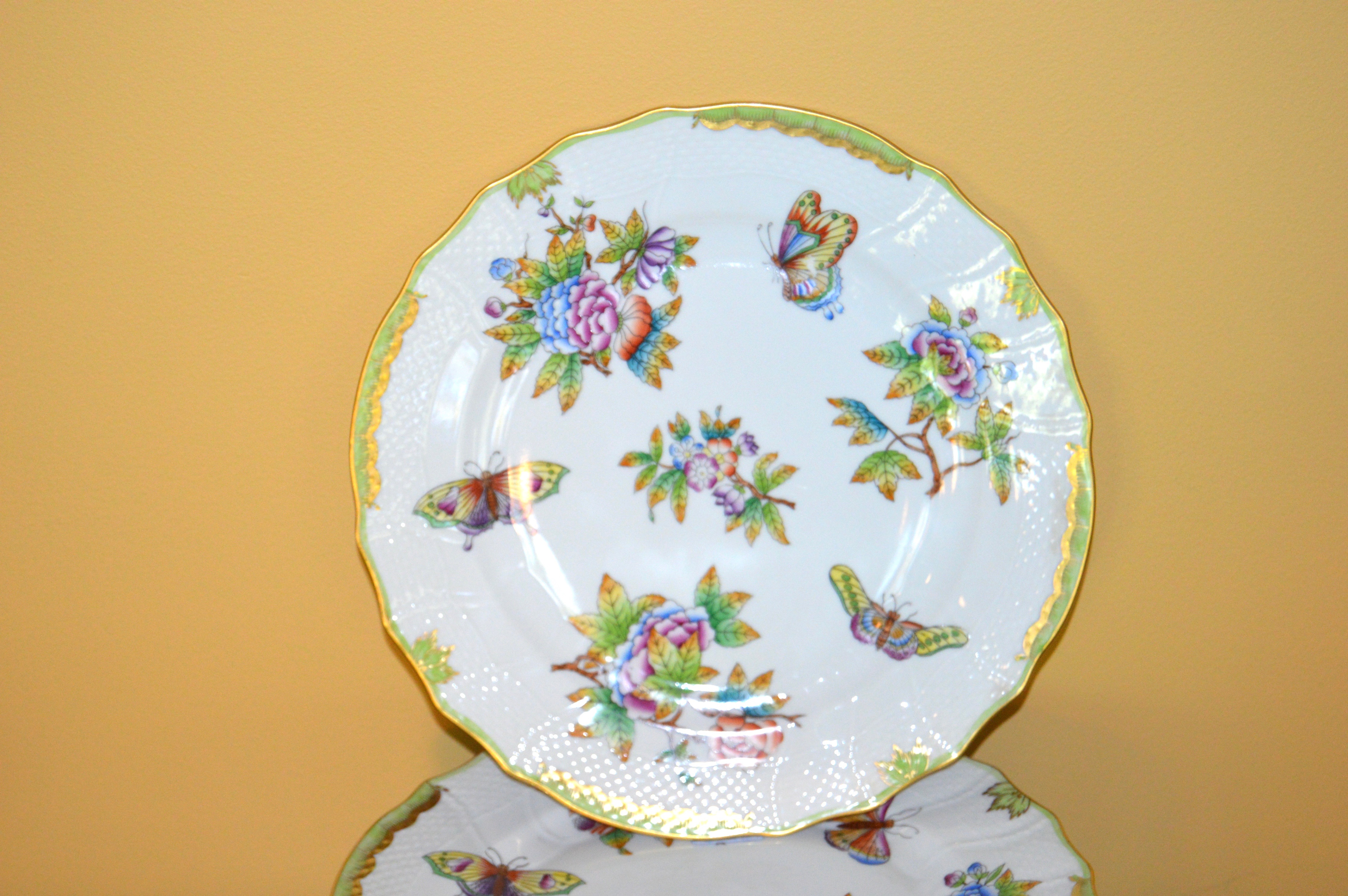 Herend "Queen Victoria" Hand-Painted Dinner Plates