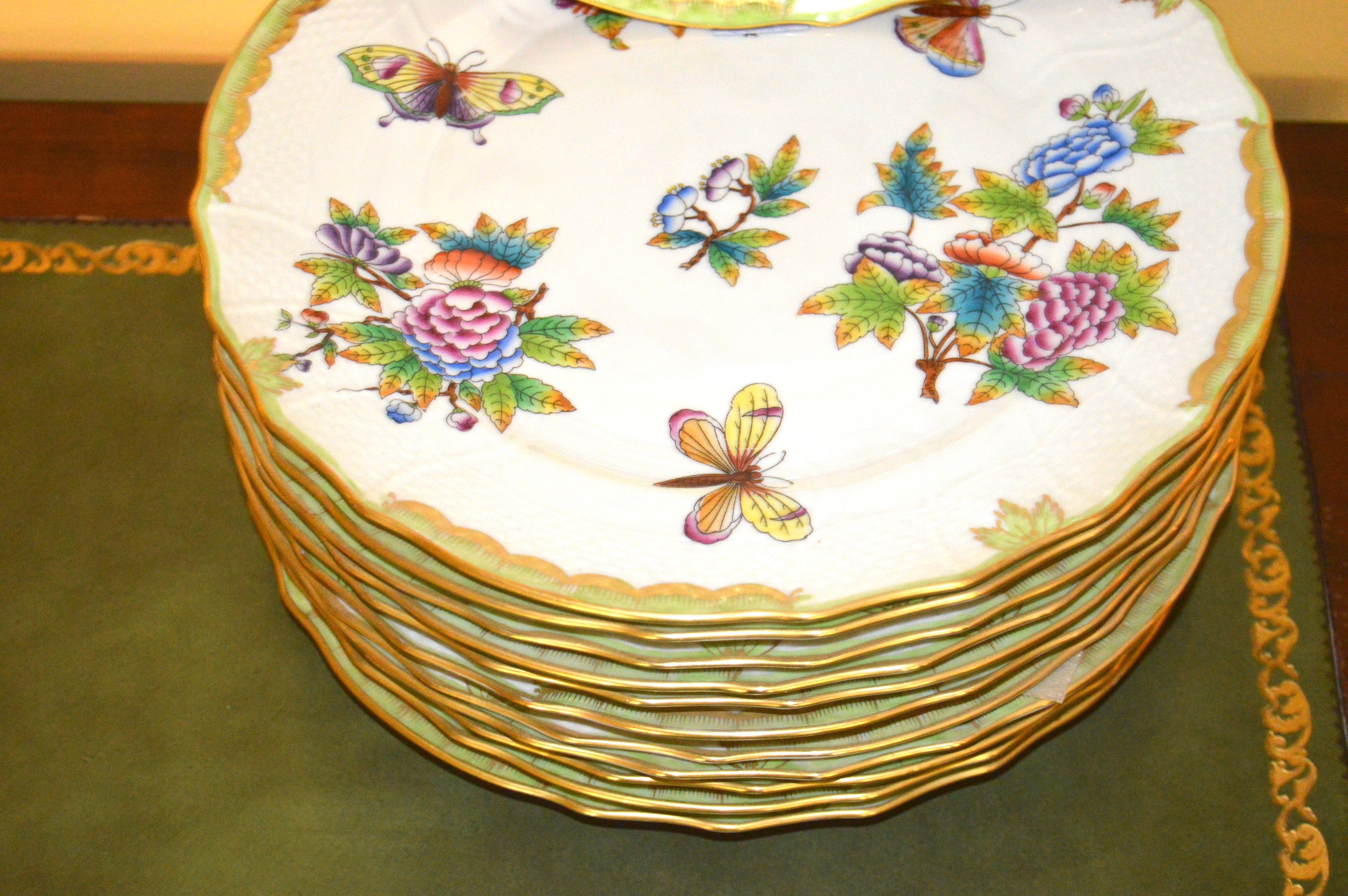 Herend "Queen Victoria" Hand-Painted Dinner Plates