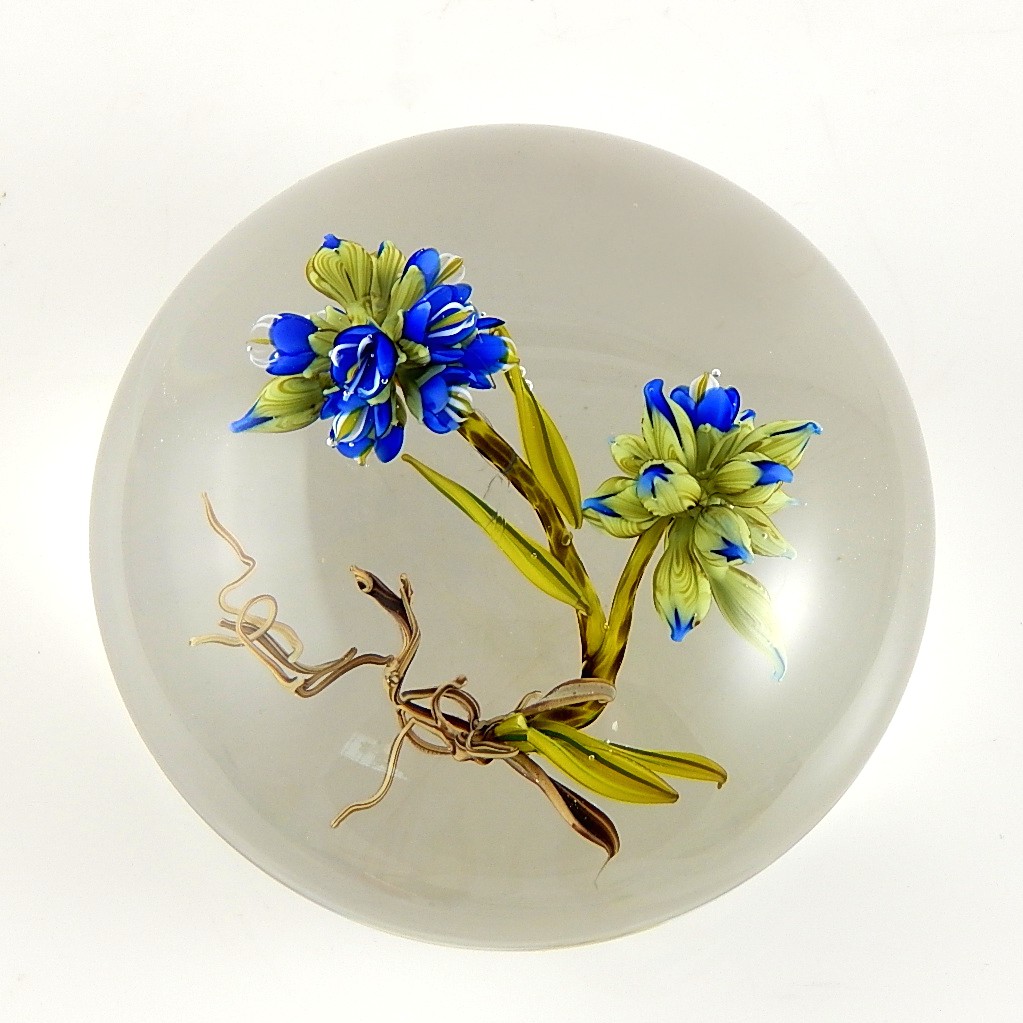 Signed Paul Stankard Handcrafted Art Glass Paperweight