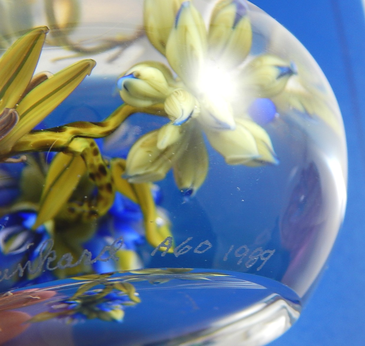 Signed Paul Stankard Handcrafted Art Glass Paperweight