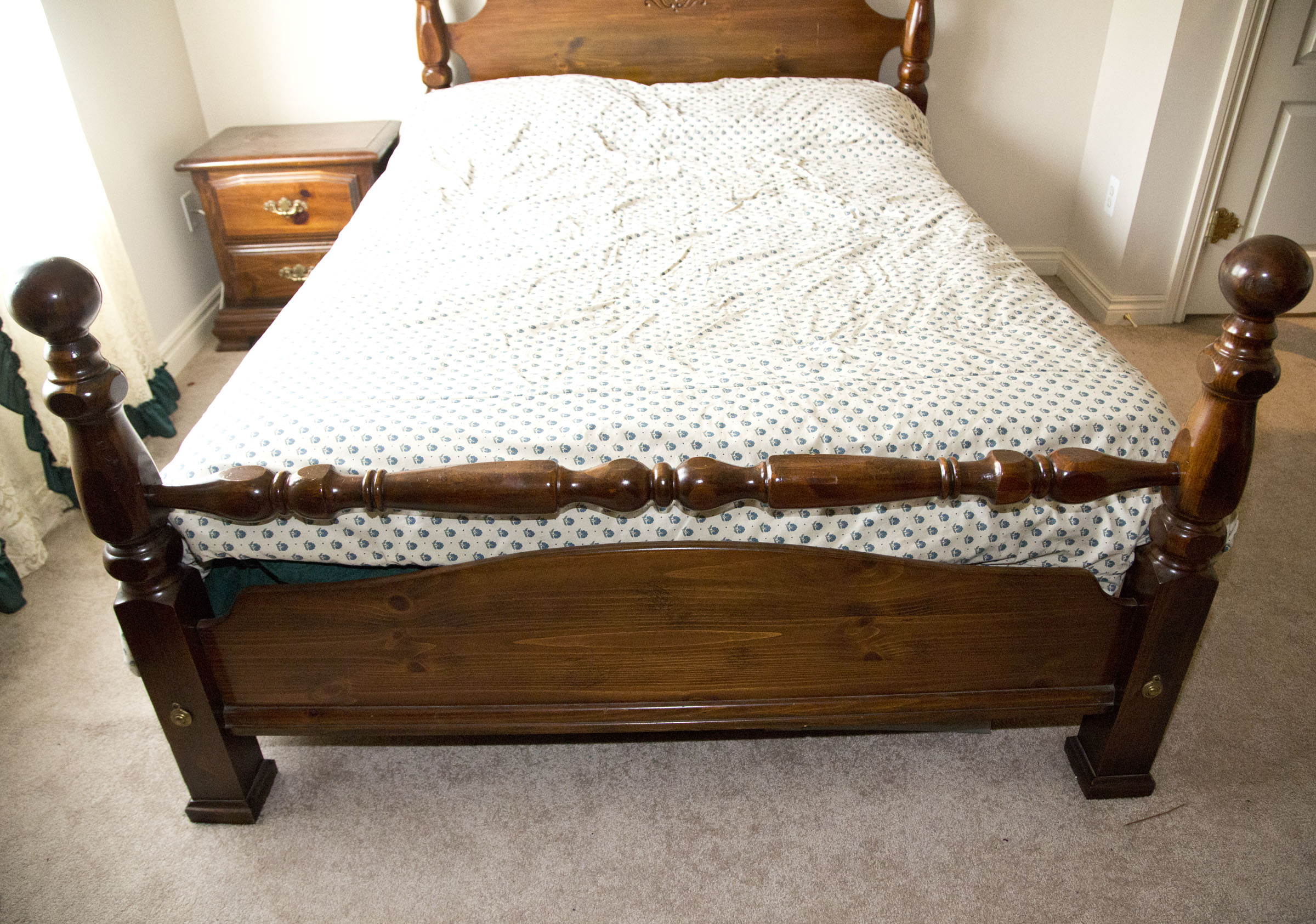 Federal Style Pine Cannonball Bed Frame
