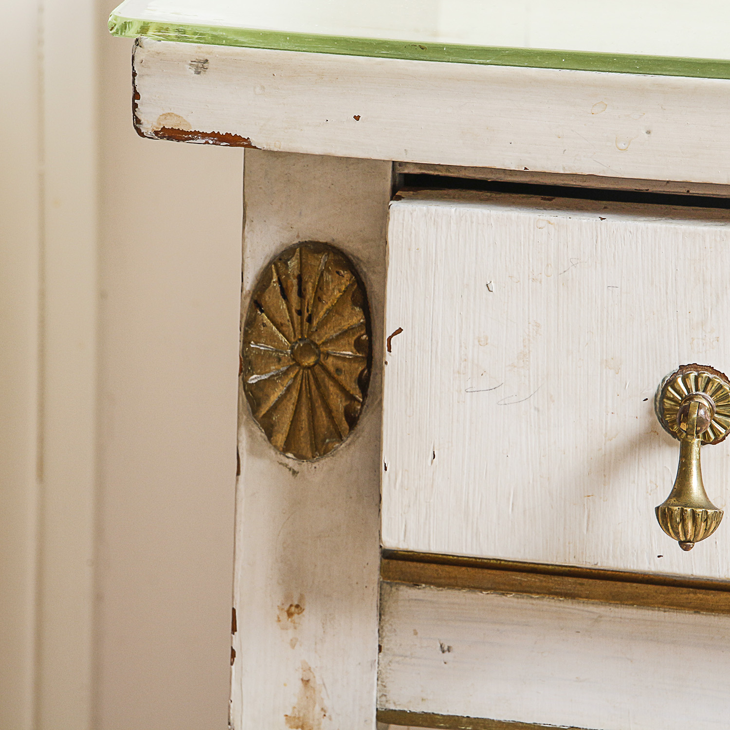 Neoclassical Style Vanity Table with Mirror