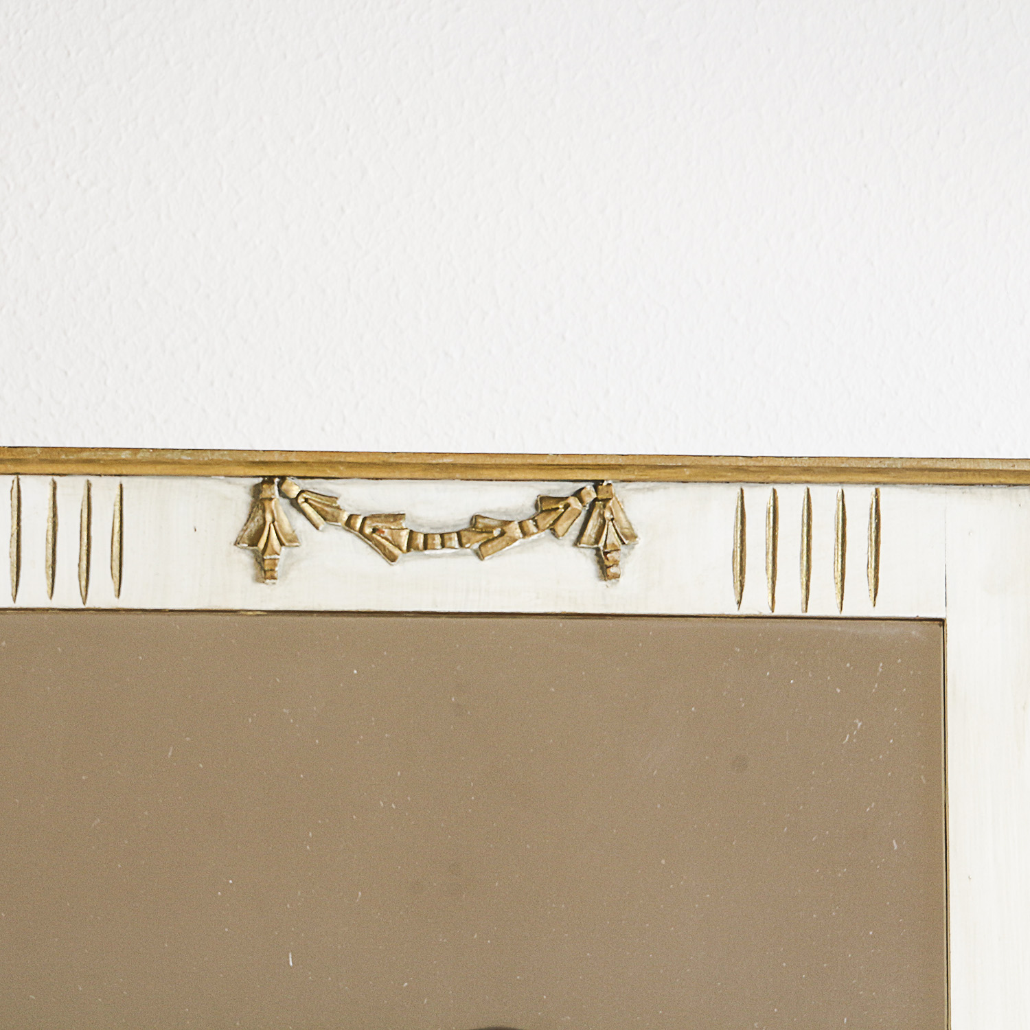 Neoclassical Style Vanity Table with Mirror