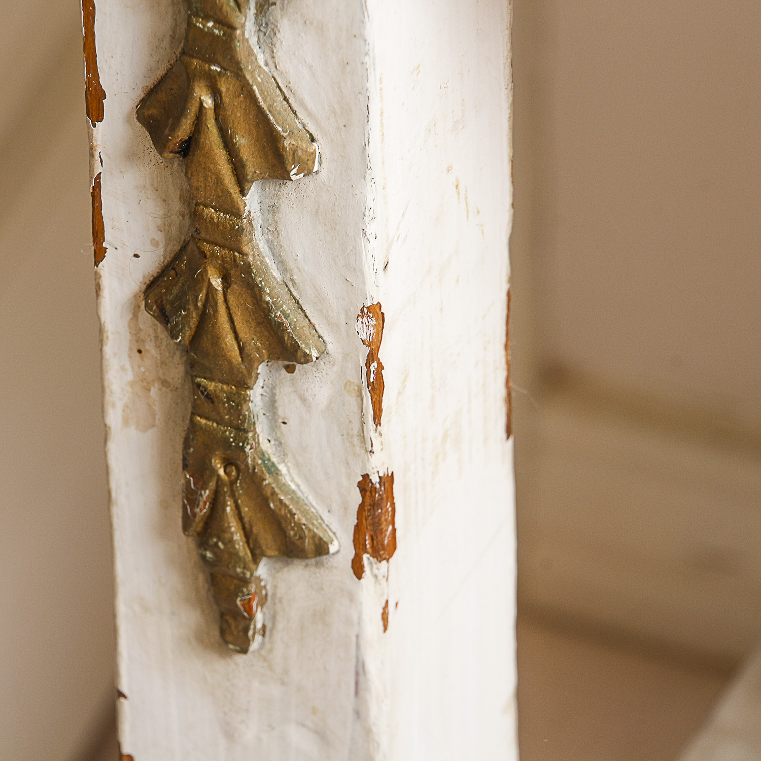 Neoclassical Style Vanity Table with Mirror