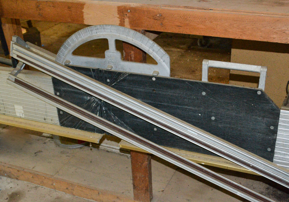 Dial N' Angle Portable Saw Table