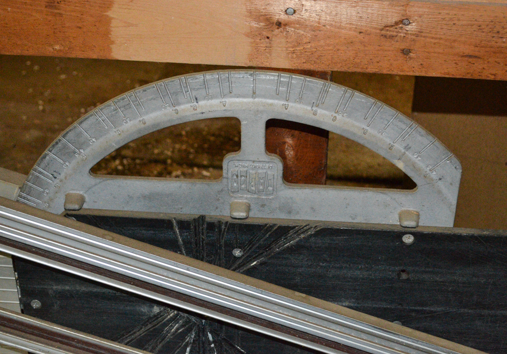 Dial N' Angle Portable Saw Table