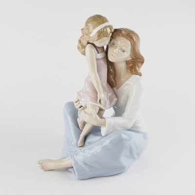 Lladró "Mommy's Little Girl" Porcelain Figurine