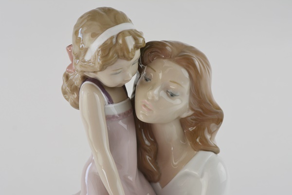 Lladró "Mommy's Little Girl" Porcelain Figurine