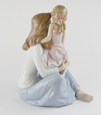 Lladró "Mommy's Little Girl" Porcelain Figurine
