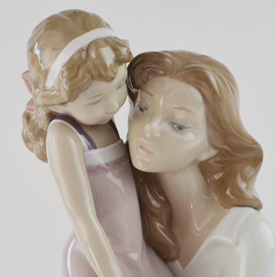 Lladró "Mommy's Little Girl" Porcelain Figurine