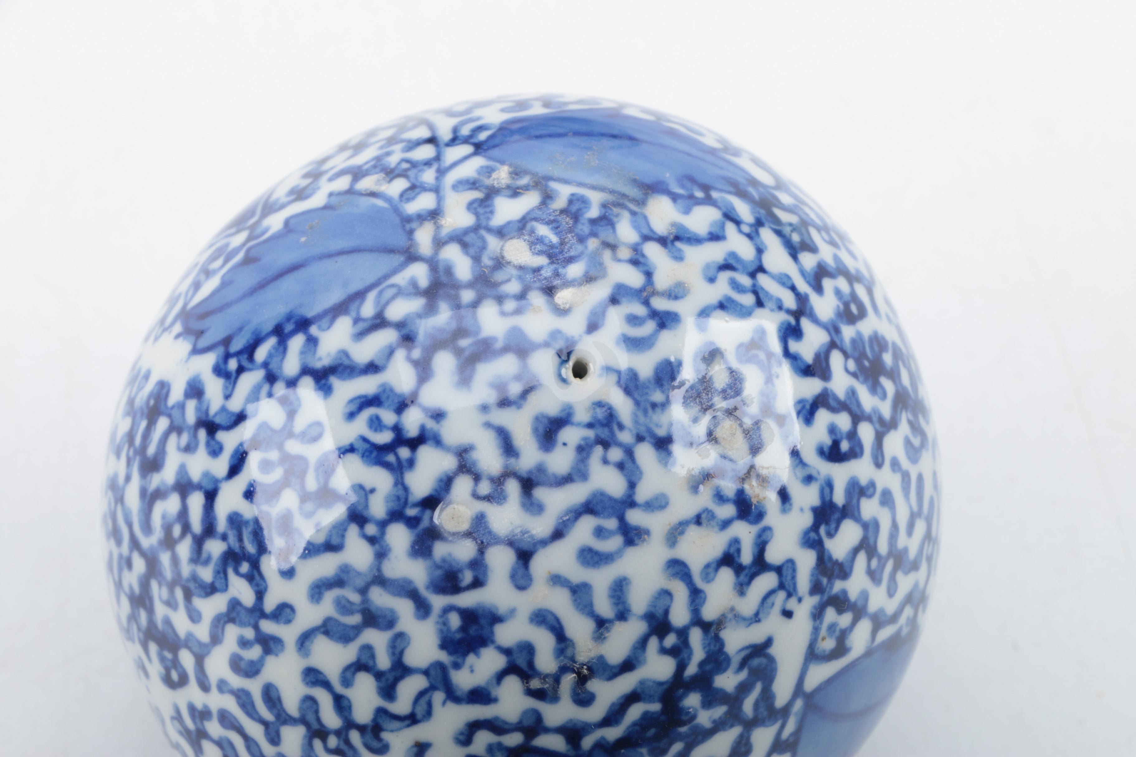 Blue and White Decorative Ceramic Balls