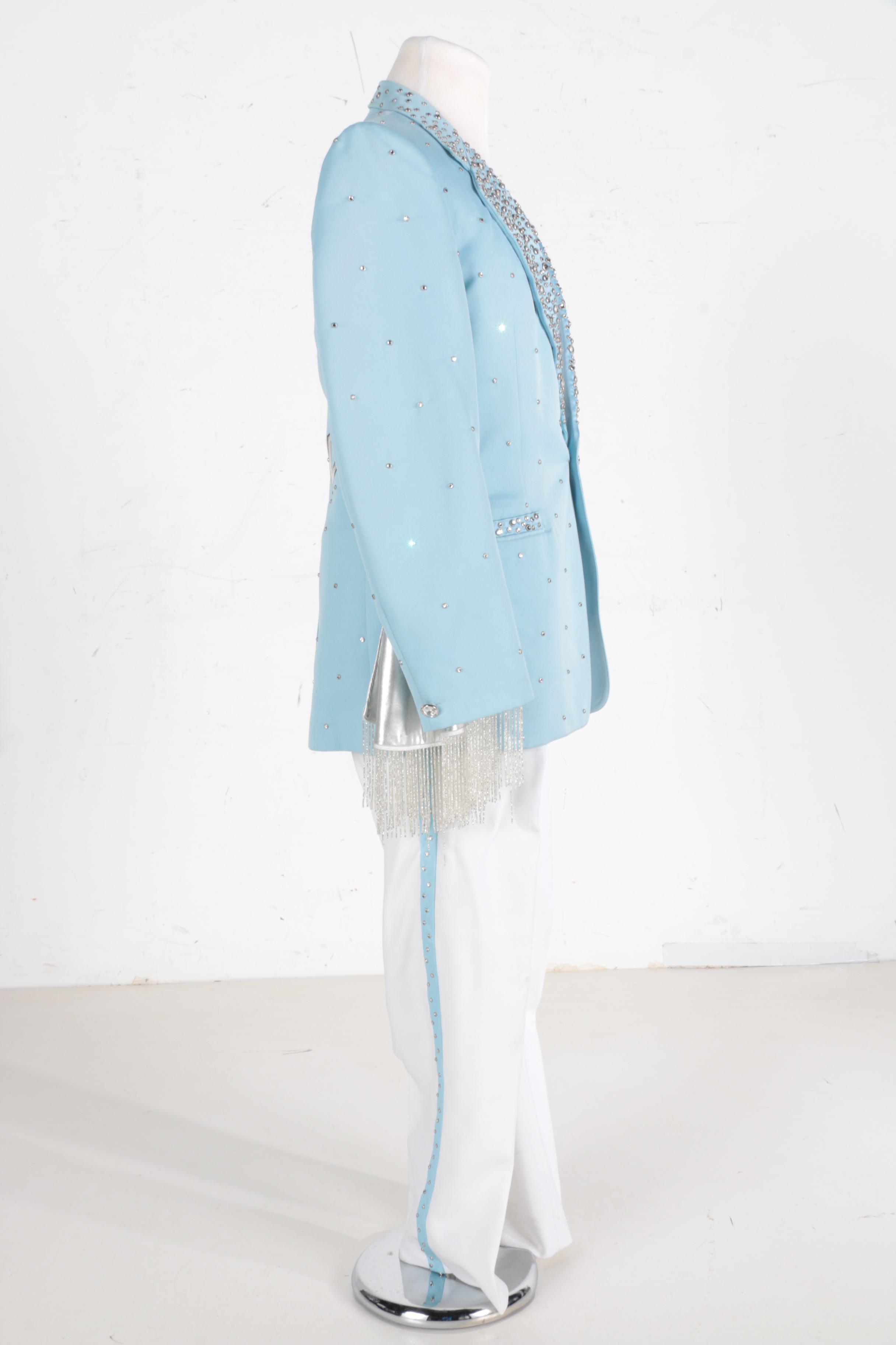 "Vote 4 David" Suit Given to David Arquette on "The Ellen DeGeneres Show"