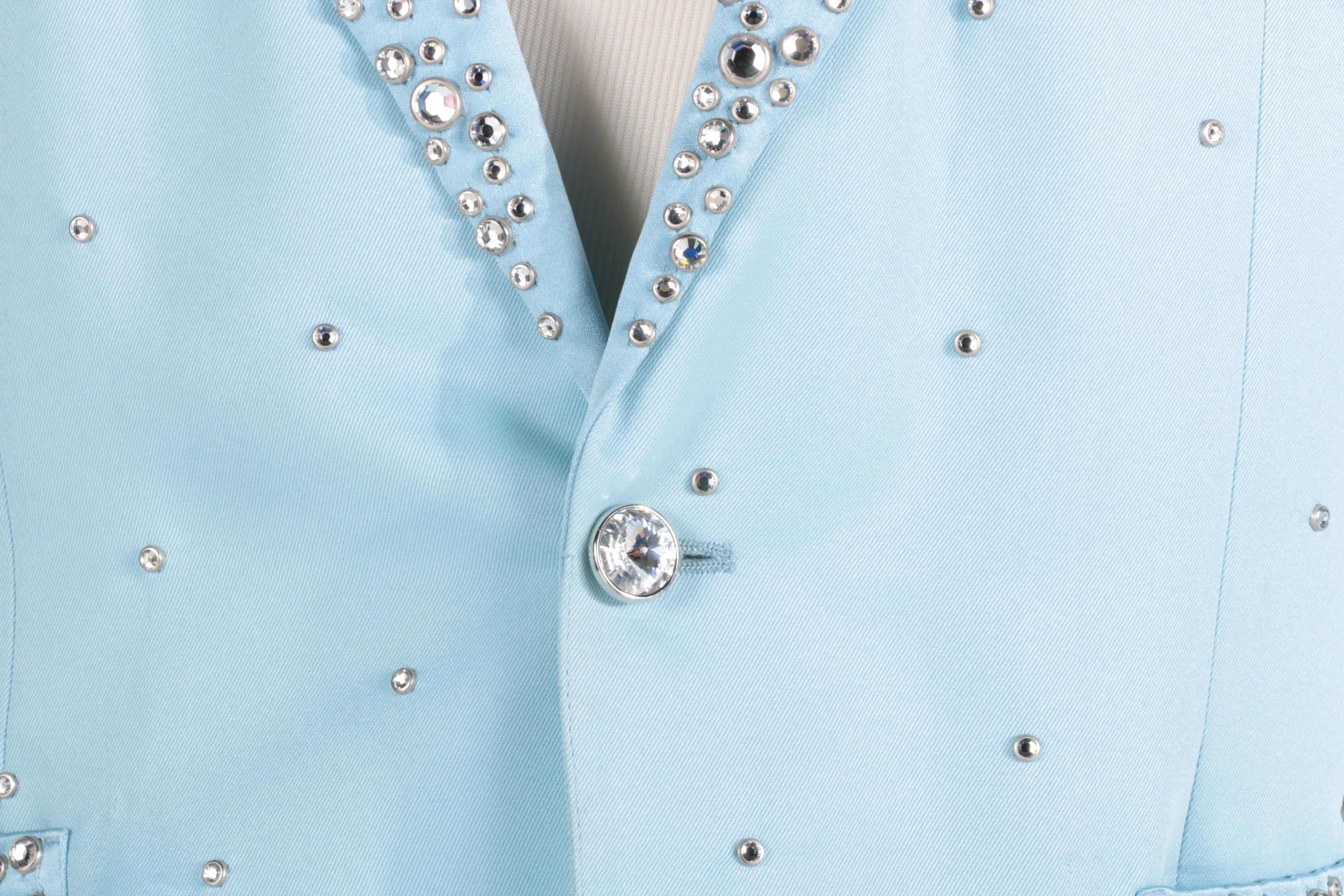 "Vote 4 David" Suit Given to David Arquette on "The Ellen DeGeneres Show"