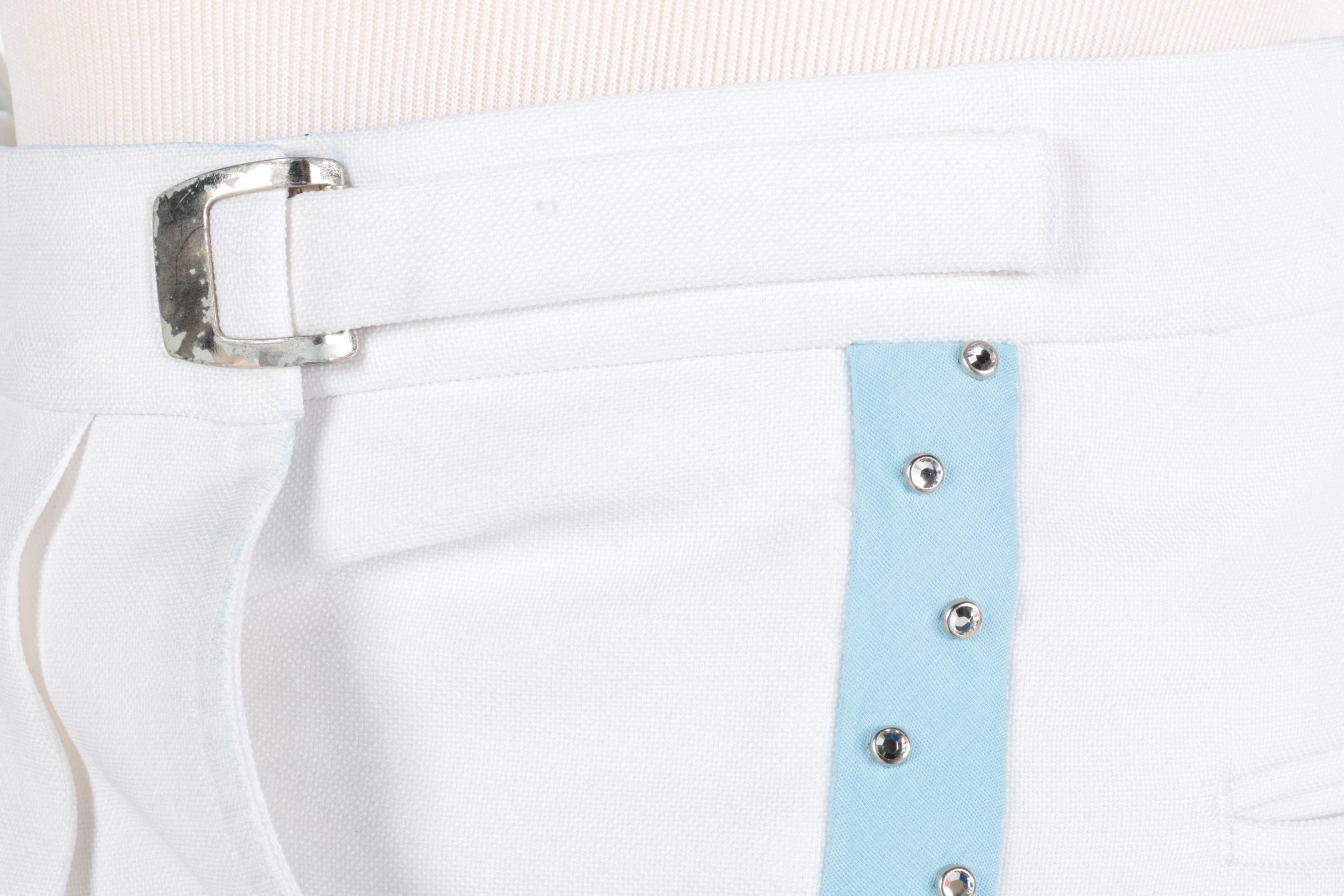 "Vote 4 David" Suit Given to David Arquette on "The Ellen DeGeneres Show"