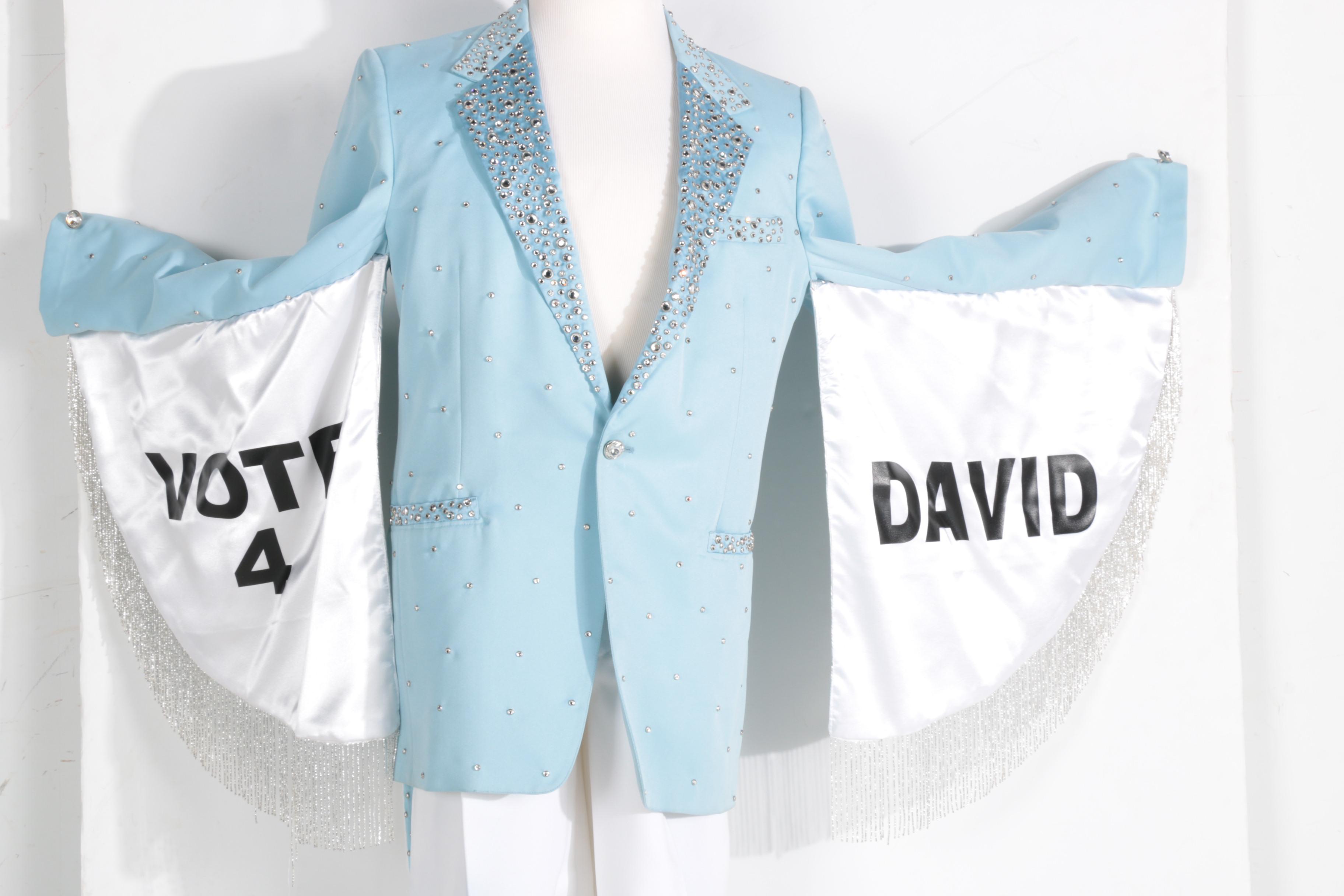 "Vote 4 David" Suit Given to David Arquette on "The Ellen DeGeneres Show"