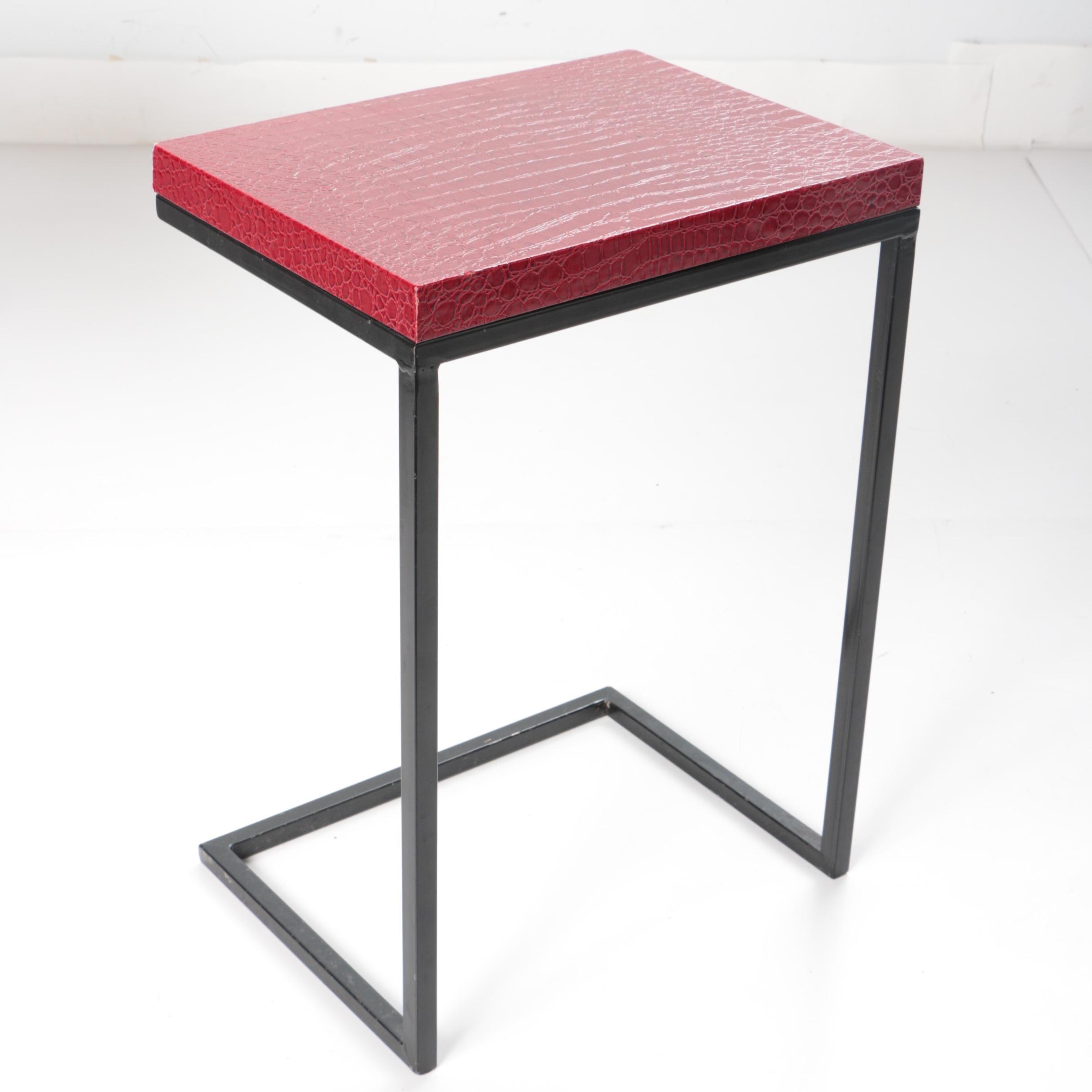 Set of Three Alligator Textured Nested Tables in Black and Red