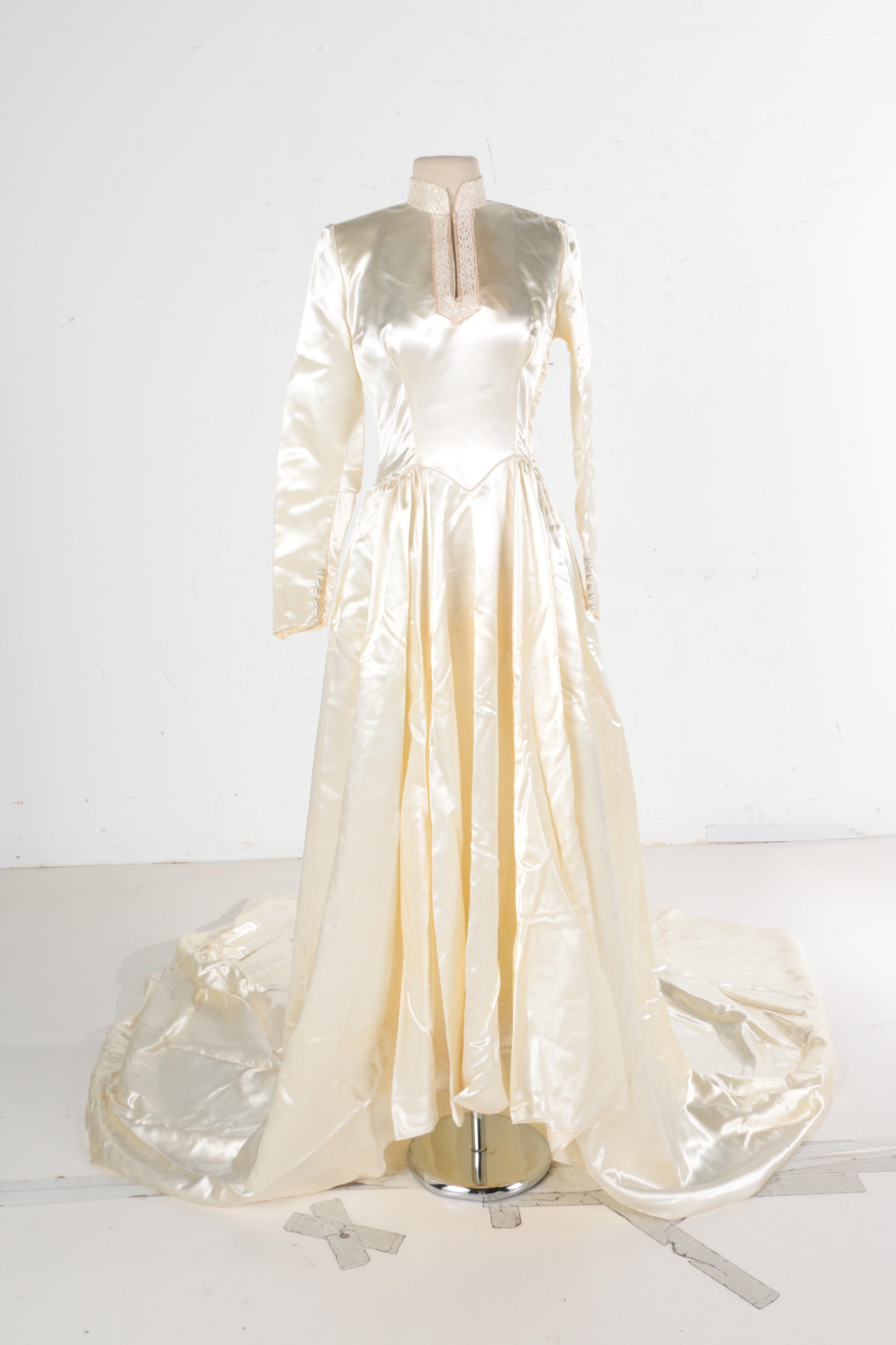 Vintage Wedding Gown with Accessories