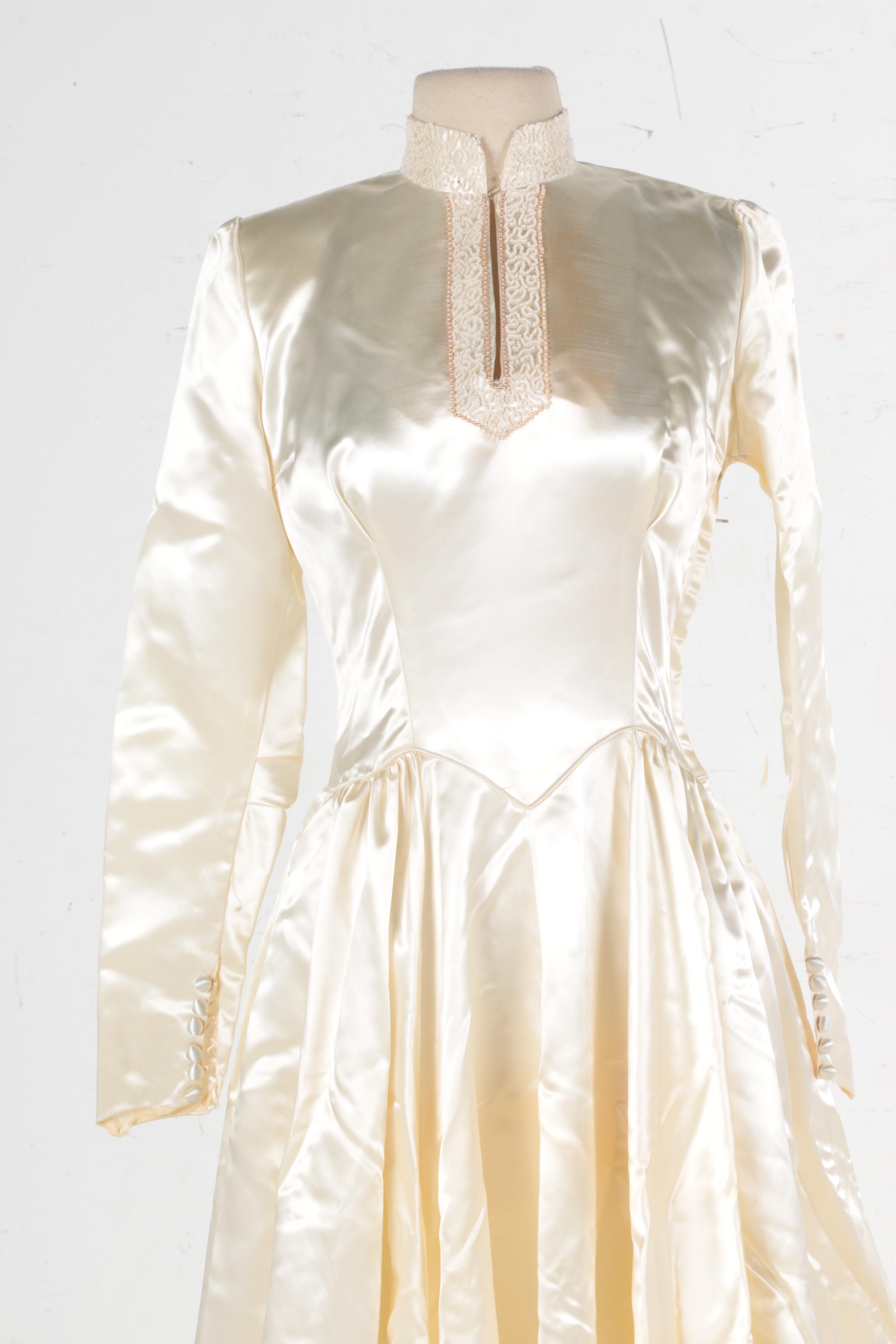 Vintage Wedding Gown with Accessories